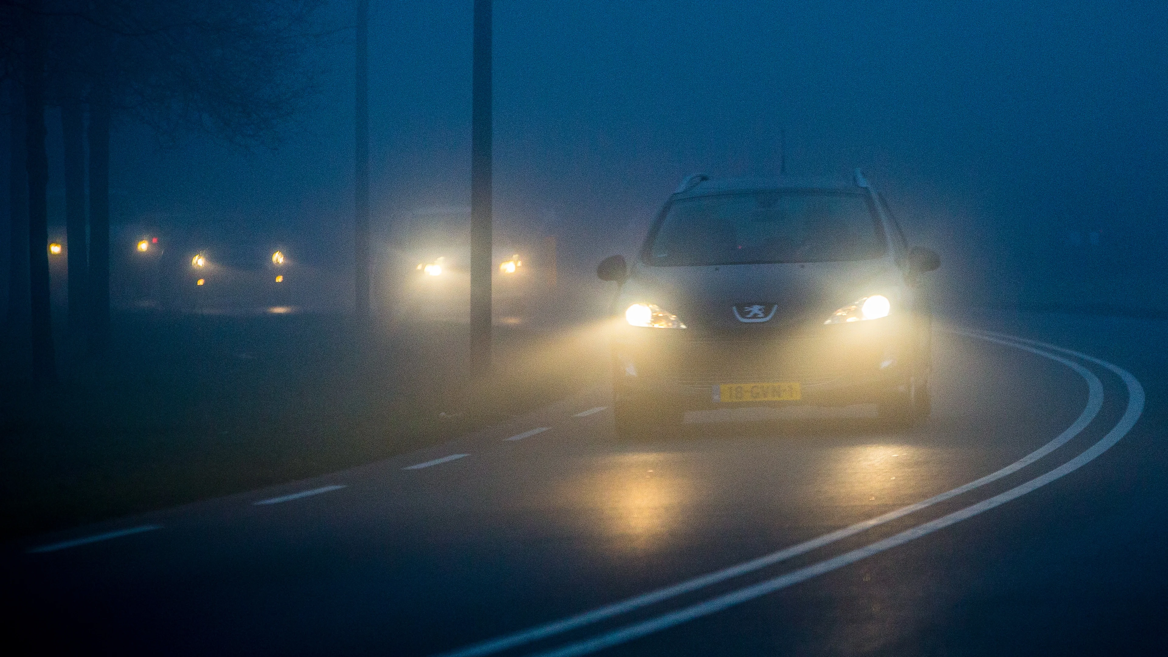 Code geel in meerdere provincies om dichte mist: zicht minder dan 200 meter