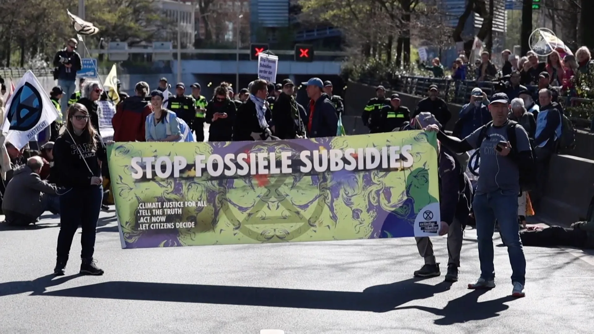 Verkeer rond Den Haag muurvast door demonstratie XR, A12 inmiddels weer open