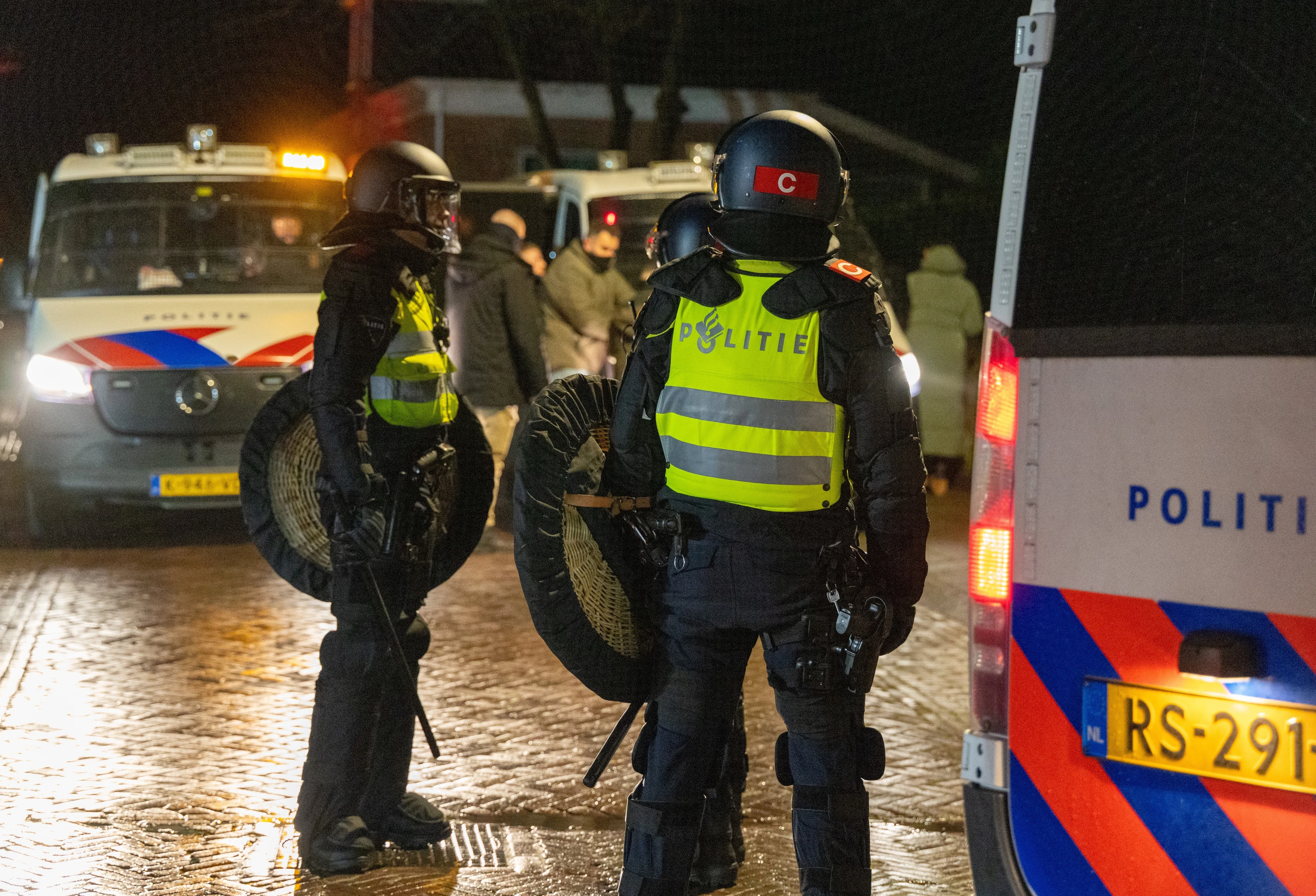 Minister en politie hekelen geweld tijdens jaarwisseling: 'Dieptriest'