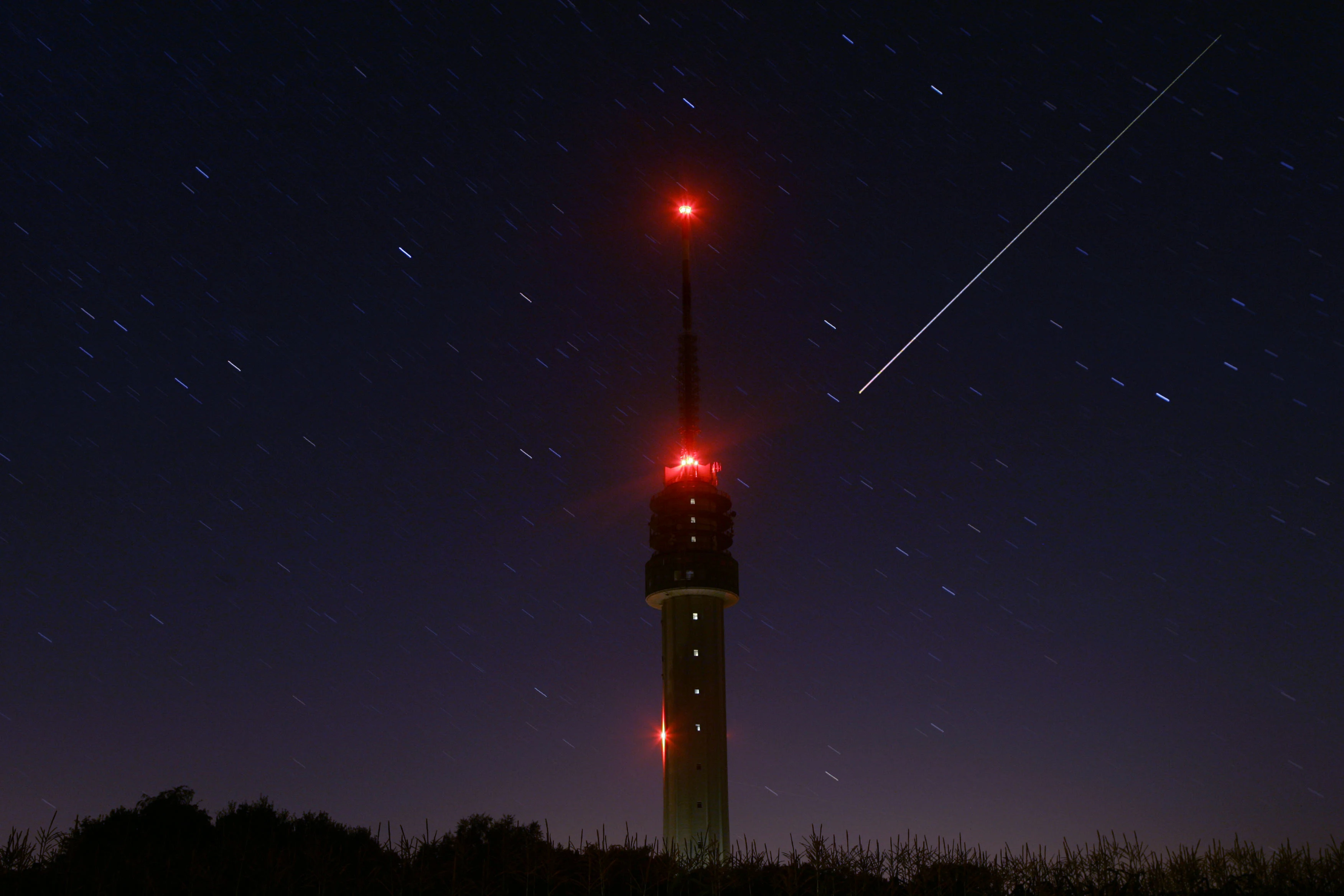 Lichtflits en vuurbal aan de hemel: mogelijke meteoor boven Nederland