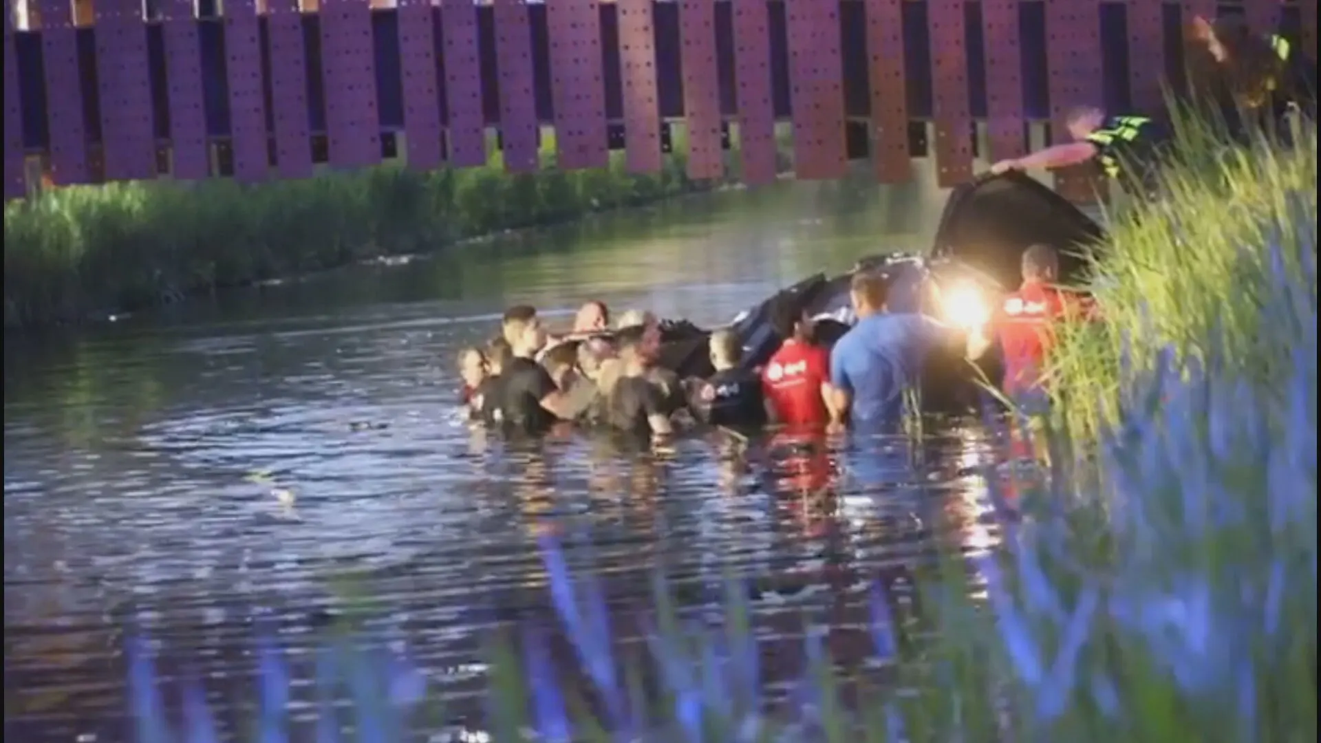 Bestuurder komt om bij ongeval ondanks dappere reddingspoging omstanders