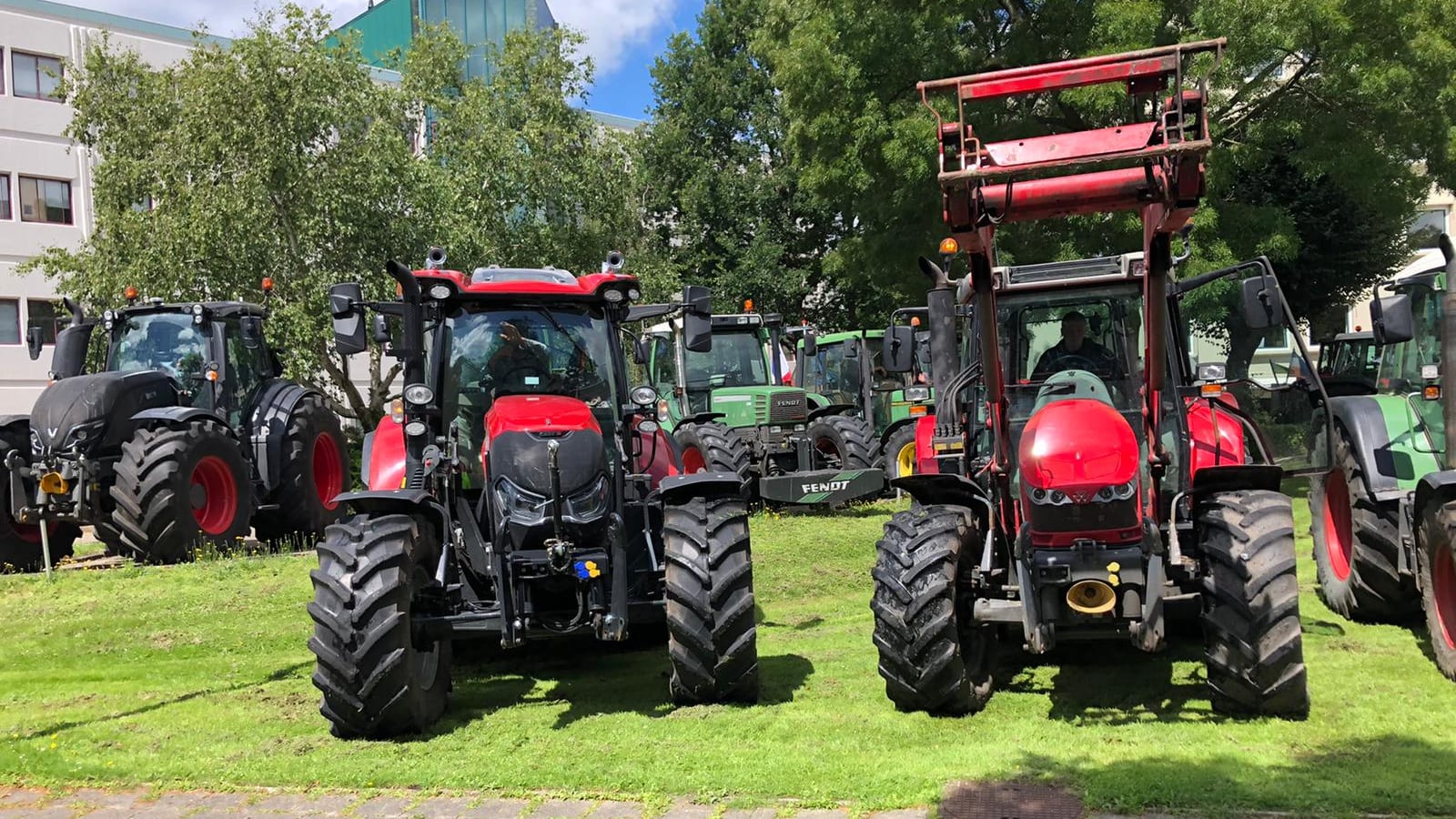 Boeren duiken massaal op voor protest bij hoofdkantoor CBL