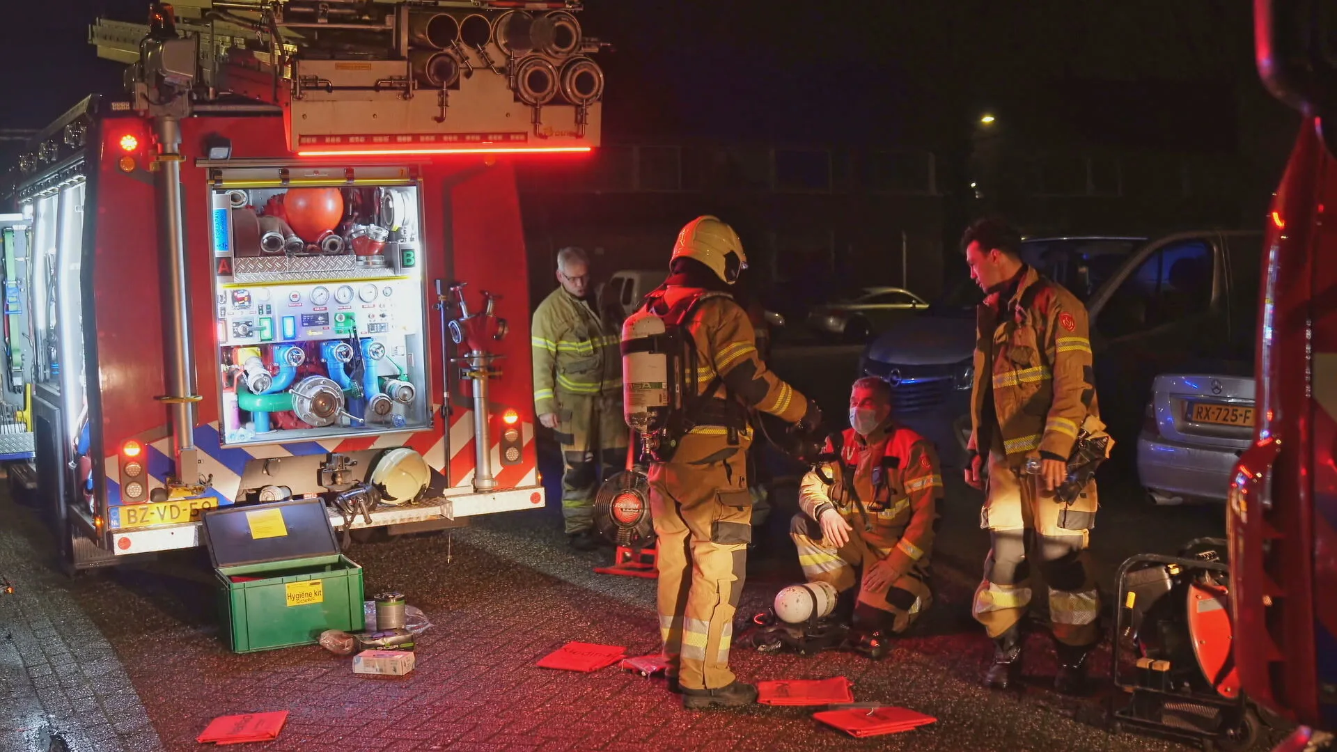 Brandweer redt man en hond uit woning na brandmelding in Den Bosch