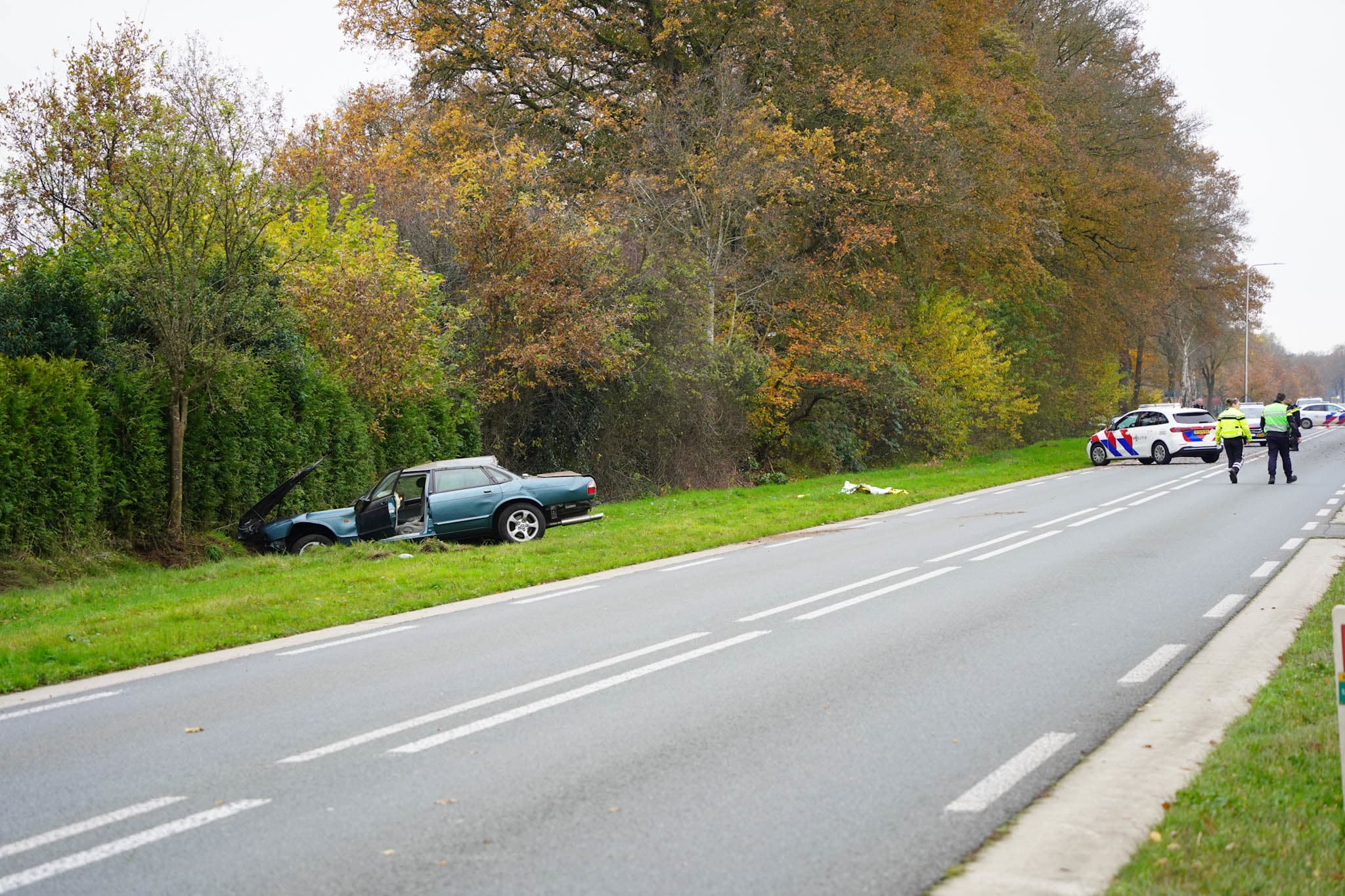 Gestolen Jaguar slaat over de kop in Uddel, eigenaar verdrietig: 'Zoiets verwacht je niet voor je eigen huis'