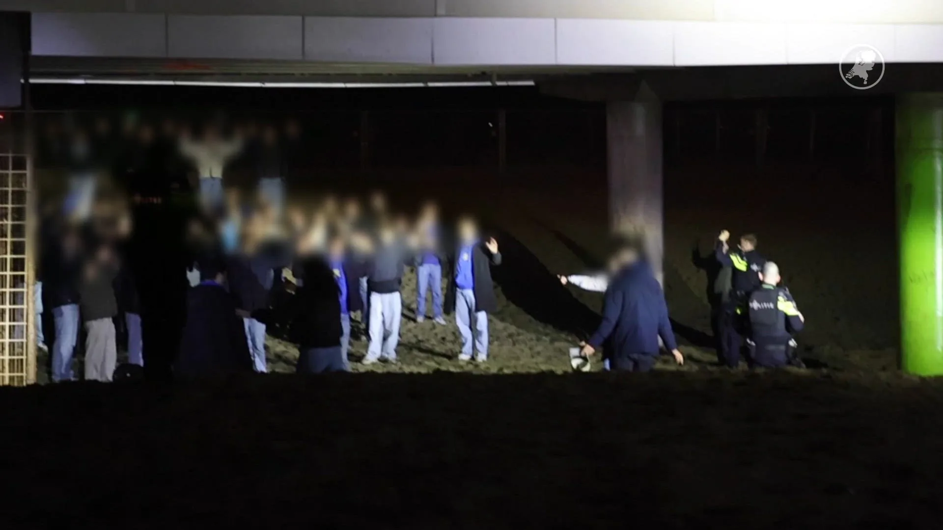 Studenten omsingeld door agenten tijdens ontgroening