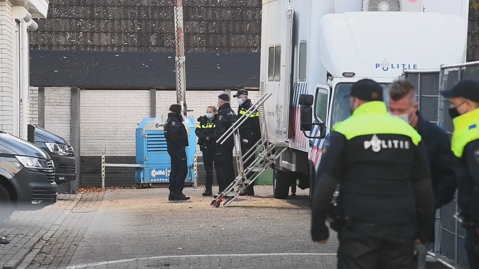 Grote politieactie tegen drugsbende: inval op woonwagenkamp Bergeijk