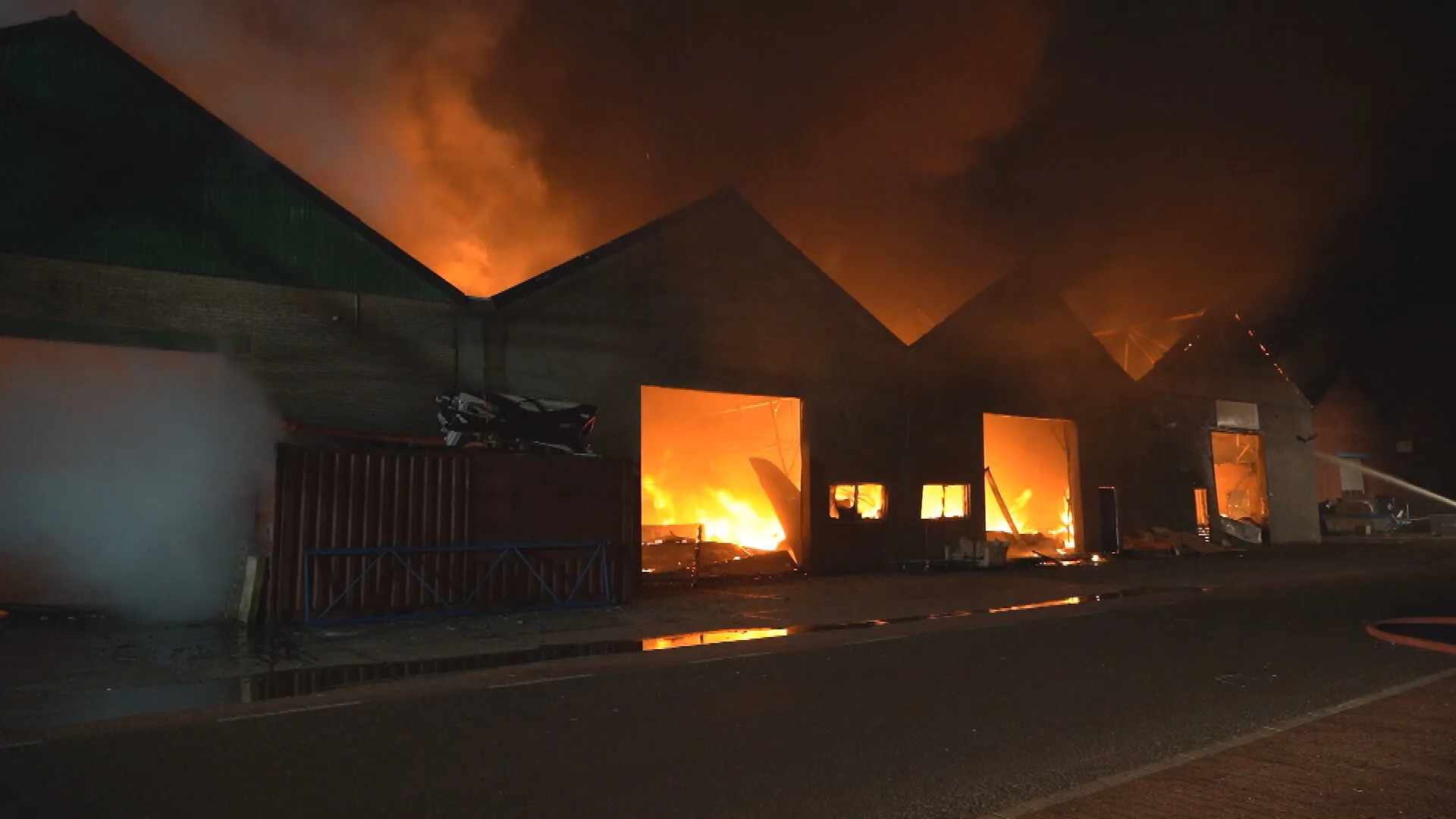 Wijk in Zevenbergen op slot door asbestgevaar na grote brand