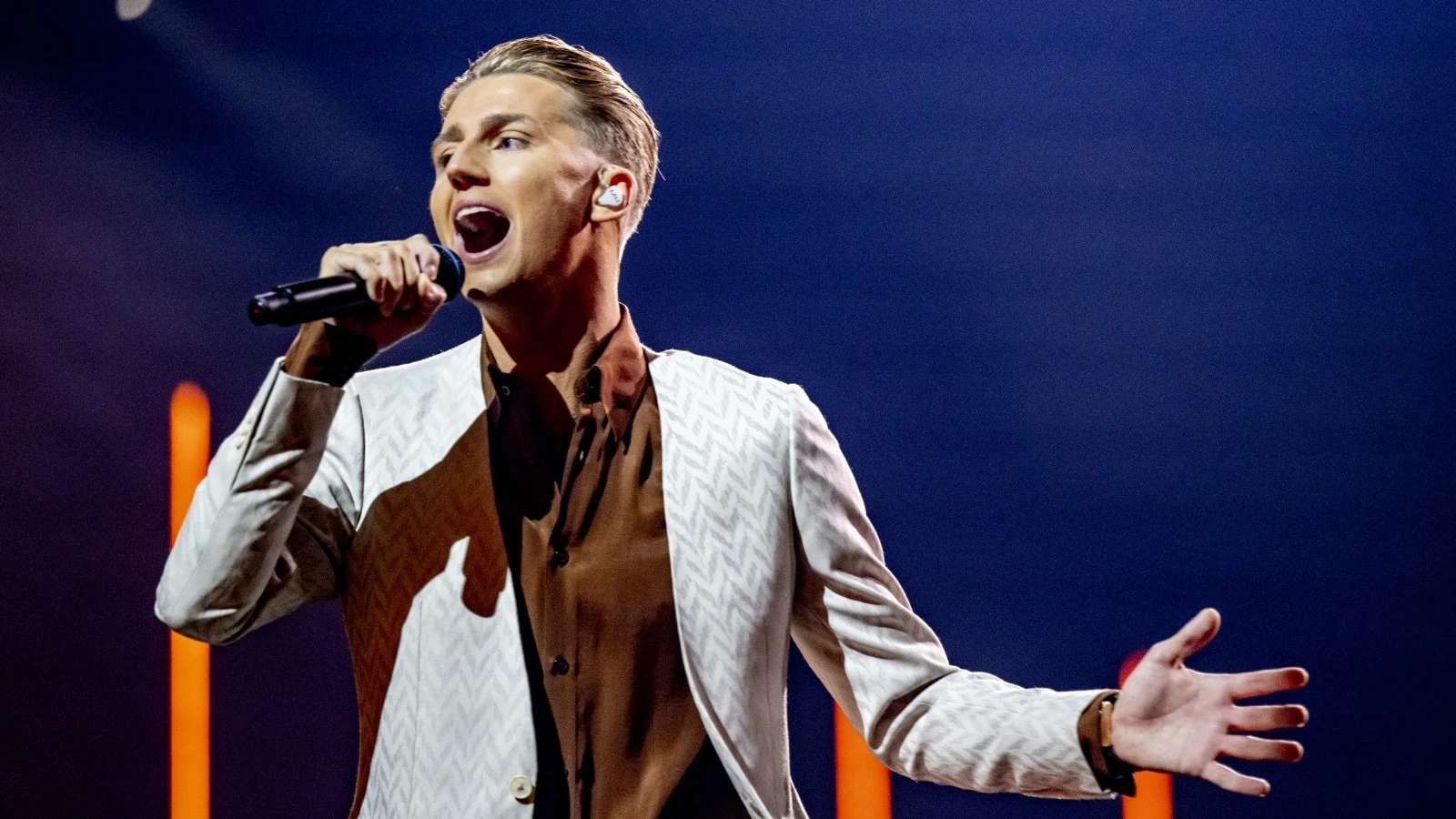 Mart Hoogkamer krijgt luide steun voor ode aan Marco Borsato