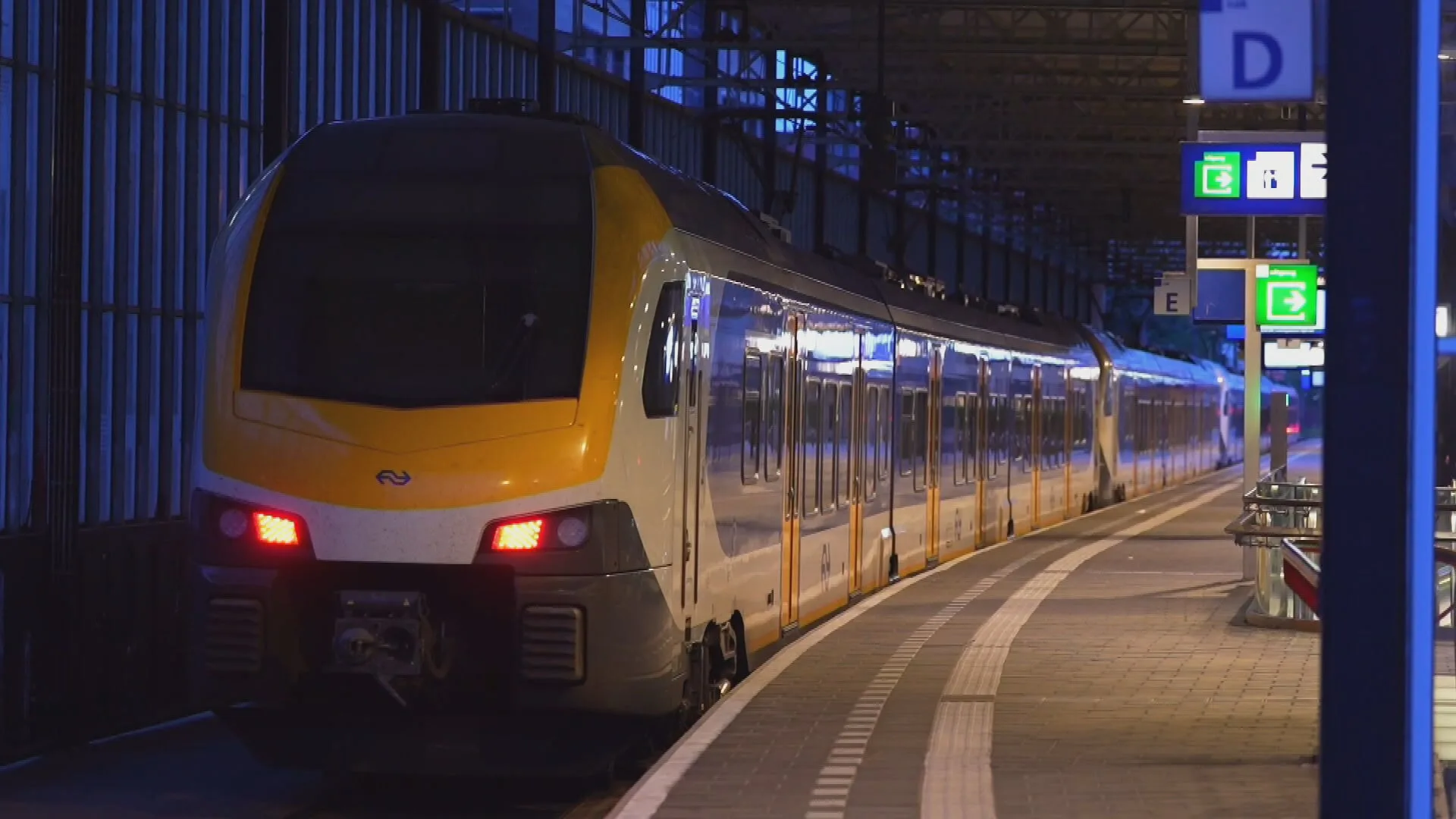 Ook dinsdag treinstaking als bonden er niet uitkomen met NS