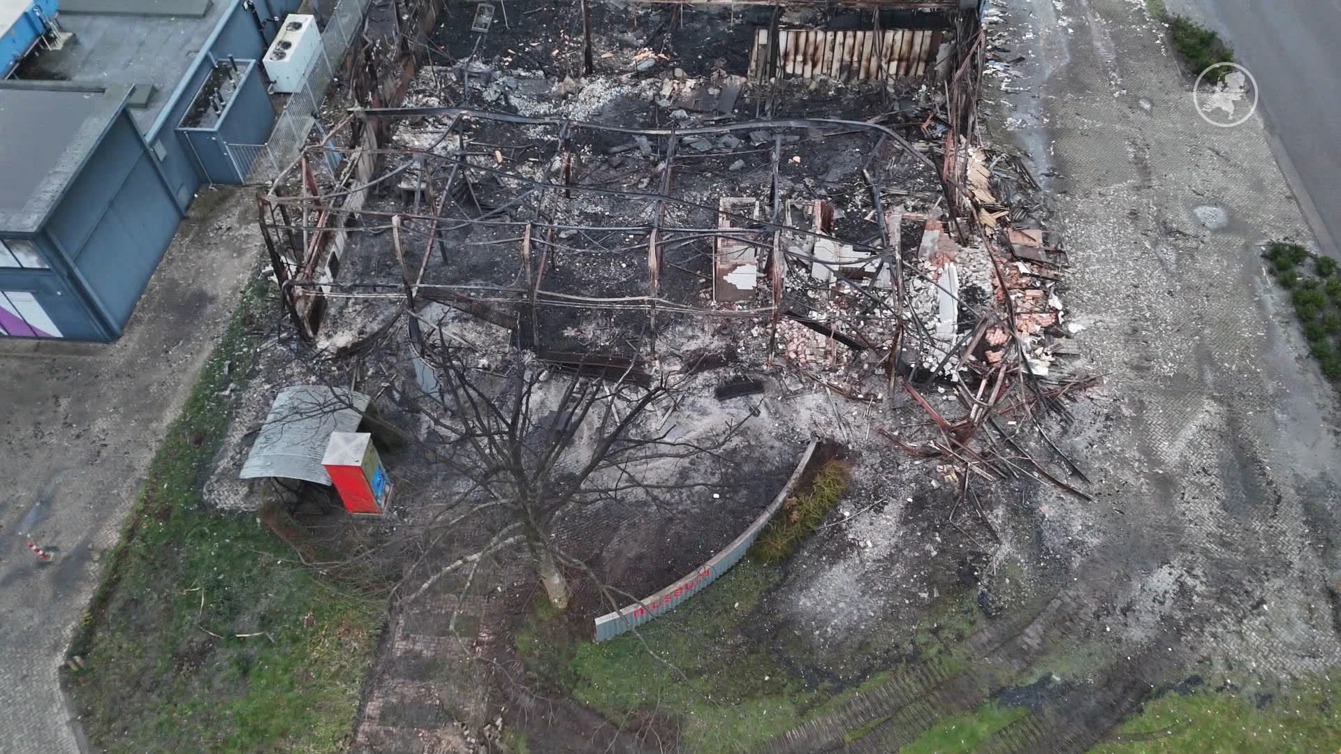 Drone filmt verwoeste schoenenmuseum in Waalwijk