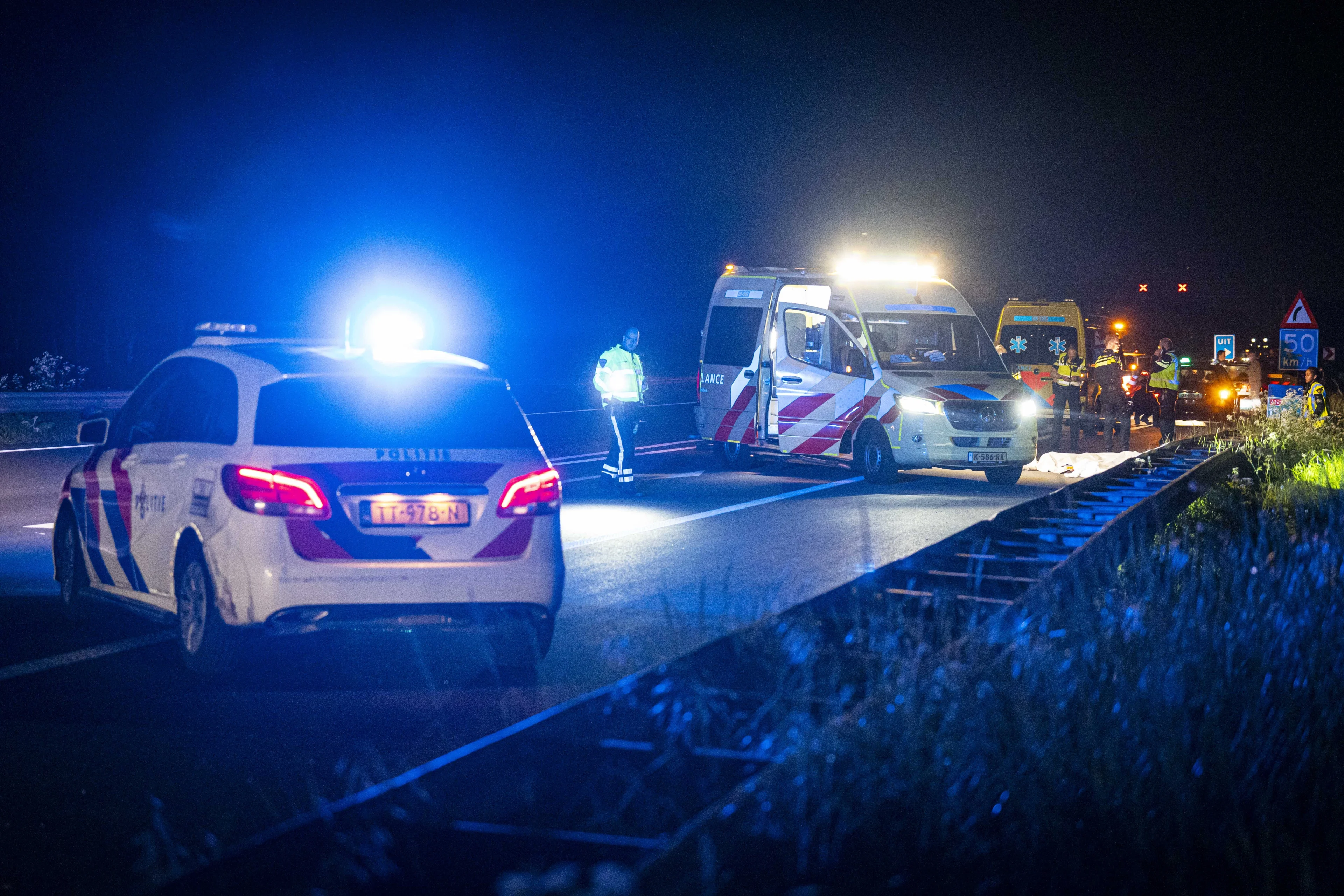 Vrouw overleden op snelweg A325 na aanrijding door meerdere auto's
