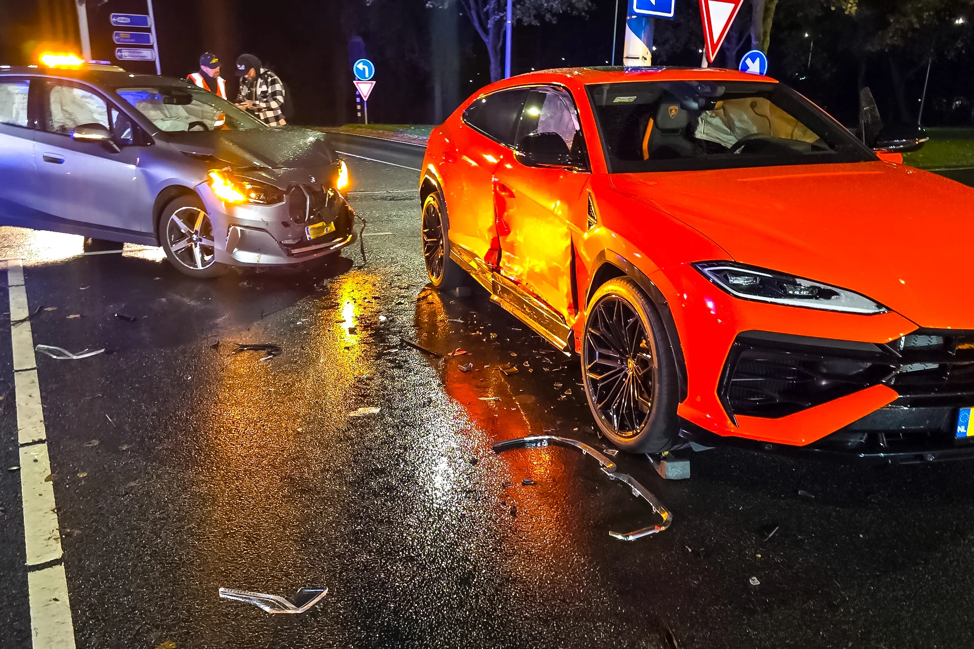 Lamborghini van drie ton in de kreukels bij crash in Lelystad