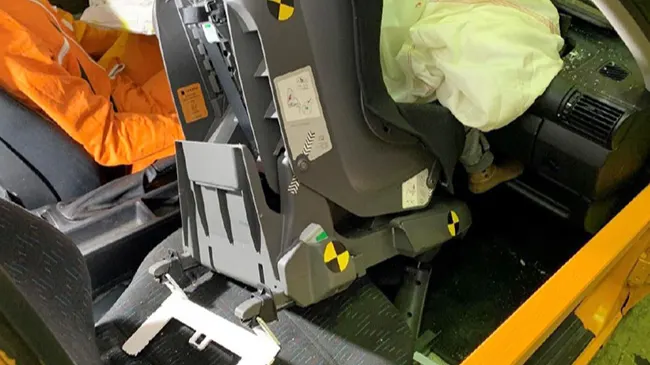 Kinderstoeltje met universele Isofix-adapter blijkt levensgevaarlijk