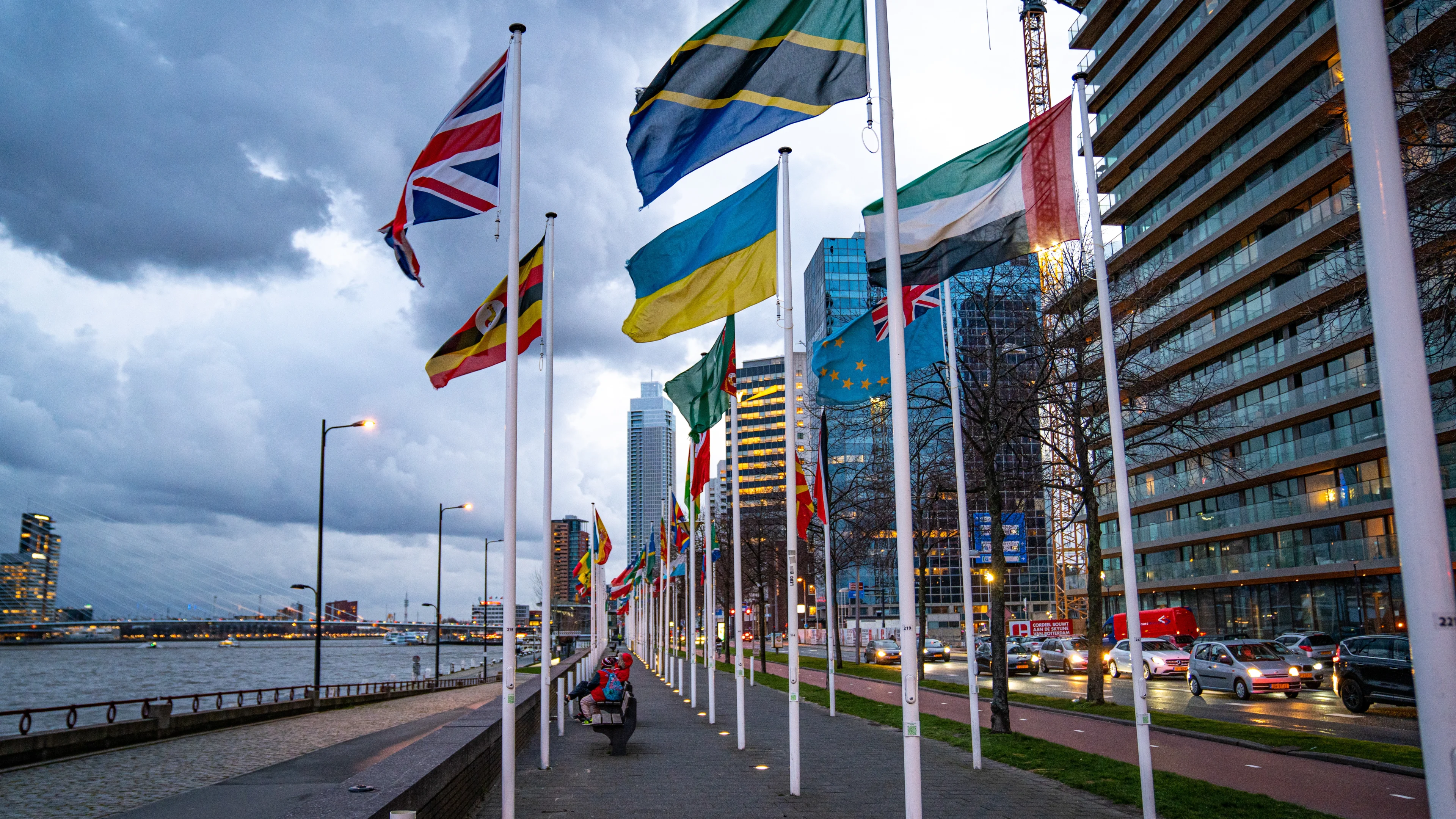 Rotterdam verwijdert Russische vlag bij bekende vlaggenparade