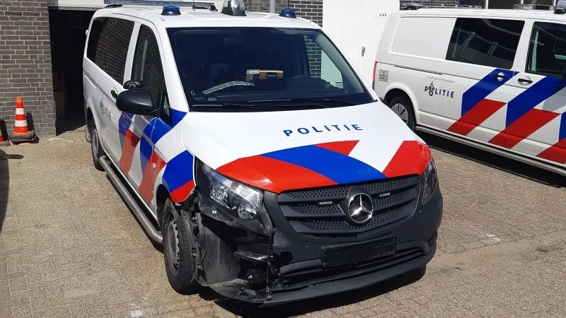 Politie rijdt overstekend zwanger hert dood in Zeeland