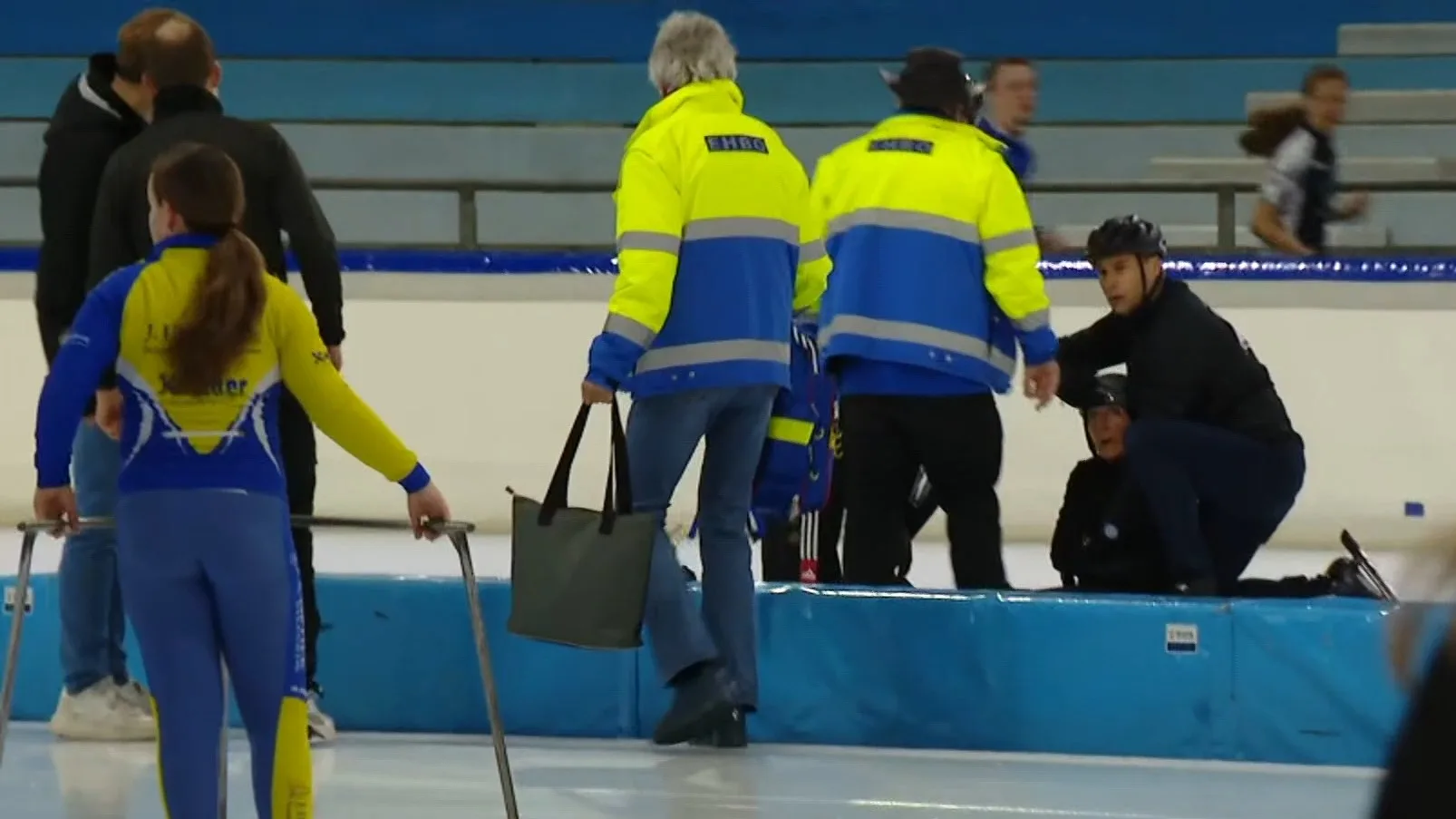 Prinses Margriet heeft armbreuk opgelopen bij val op ijsbaan Thialf