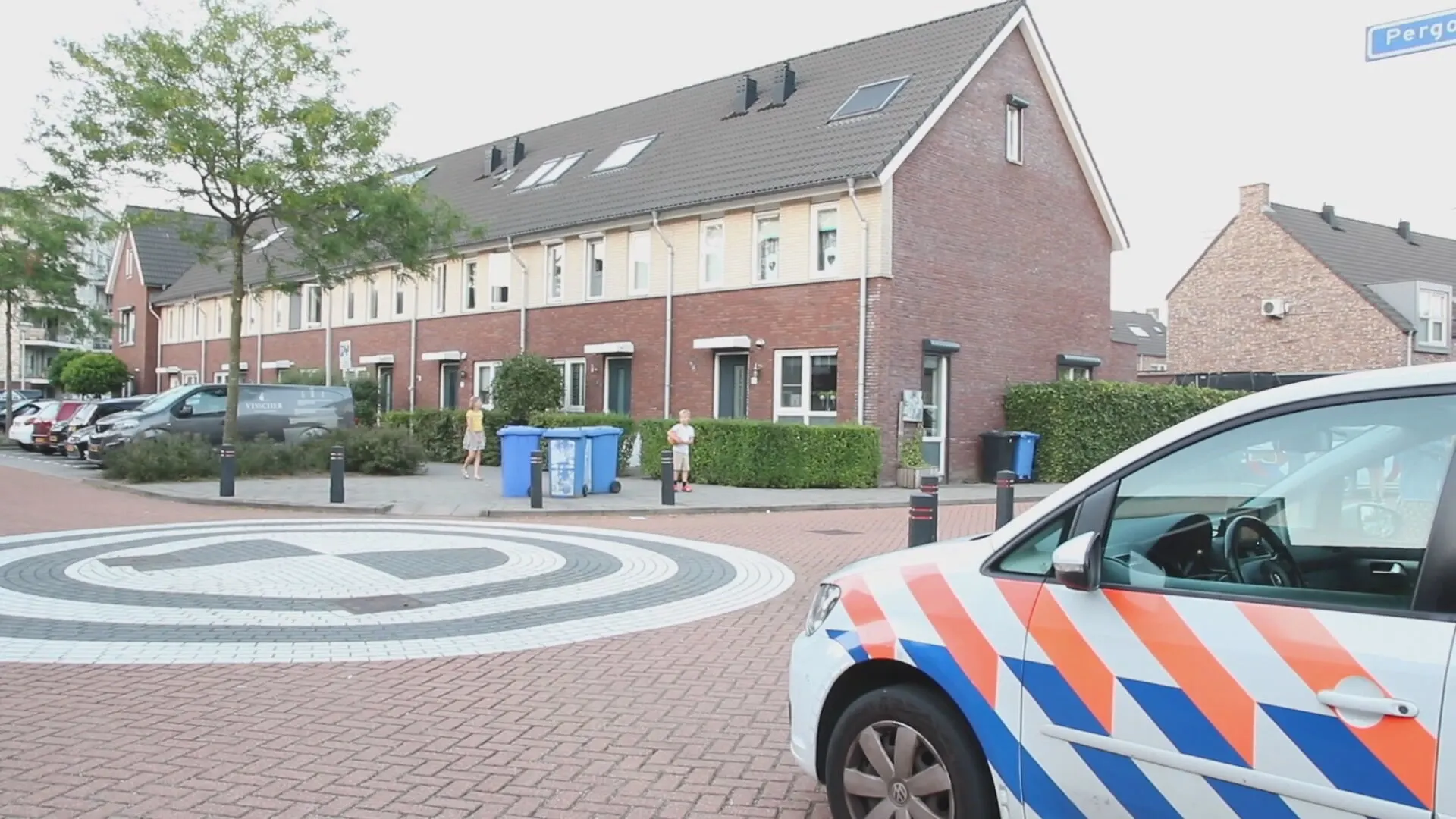 Man met luchtbuks mist doel en schiet per ongeluk voorbijganger in been