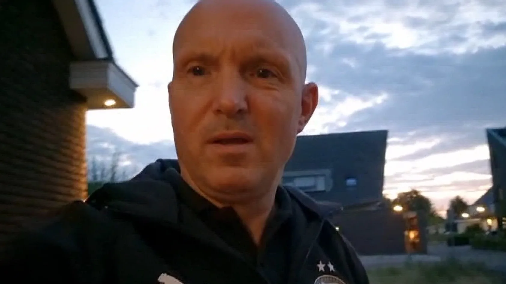 Paul en gezin krijgen al rijdend verfbom op auto: 'Levensgevaarlijk'