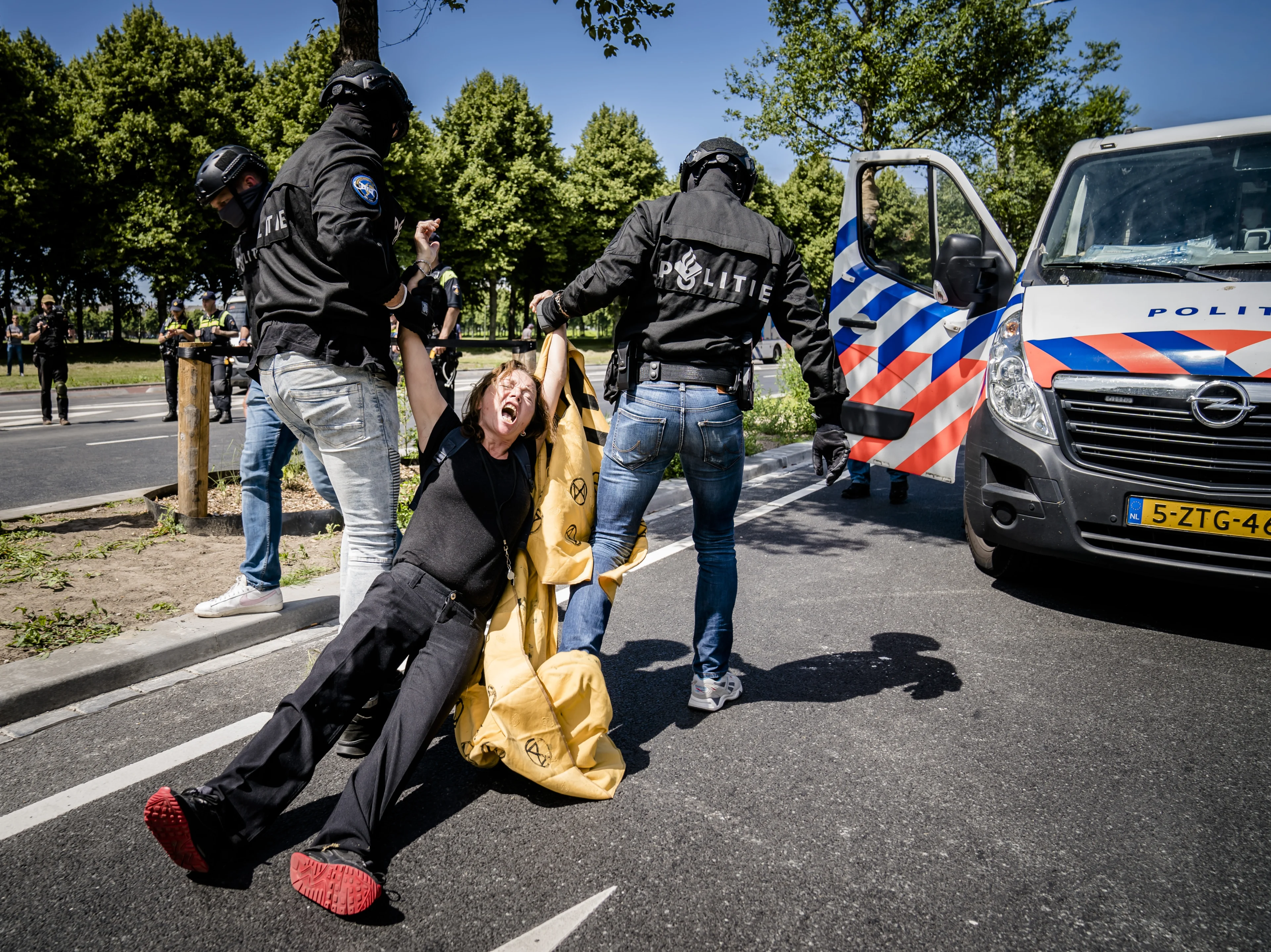 'Klimaatactivist lijkt harder te worden aangepakt dan boer'