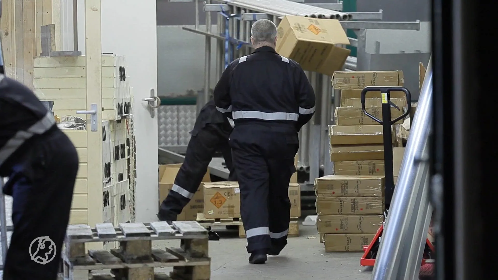 Duizenden kilo's illegaal vuurwerk ontdekt in woonwijk in Den Haag