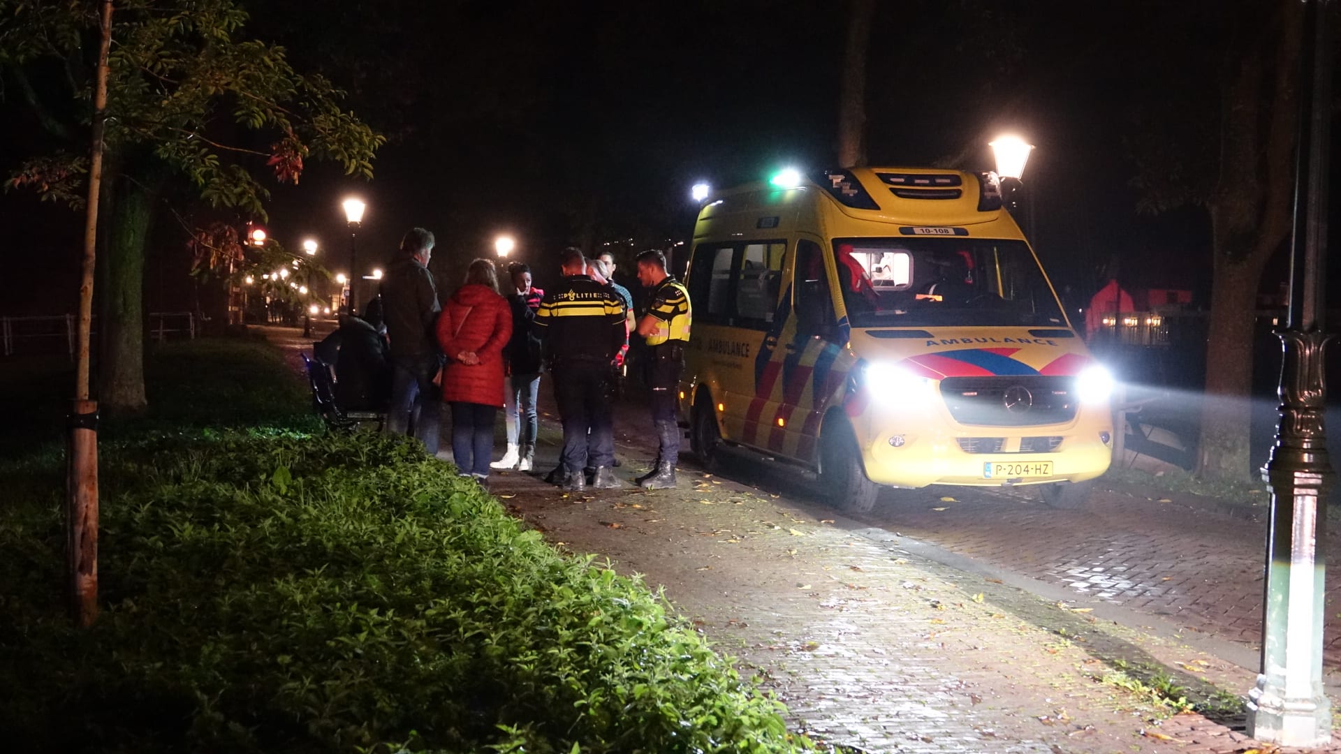 Hond overlijdt na val in water, reddingspoging baasje mag niet baten