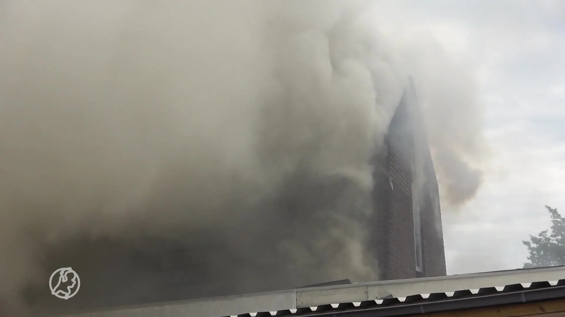 Schade na vlammenzee bij bakkerij in Valkenswaard, NL-Alert verstuurd