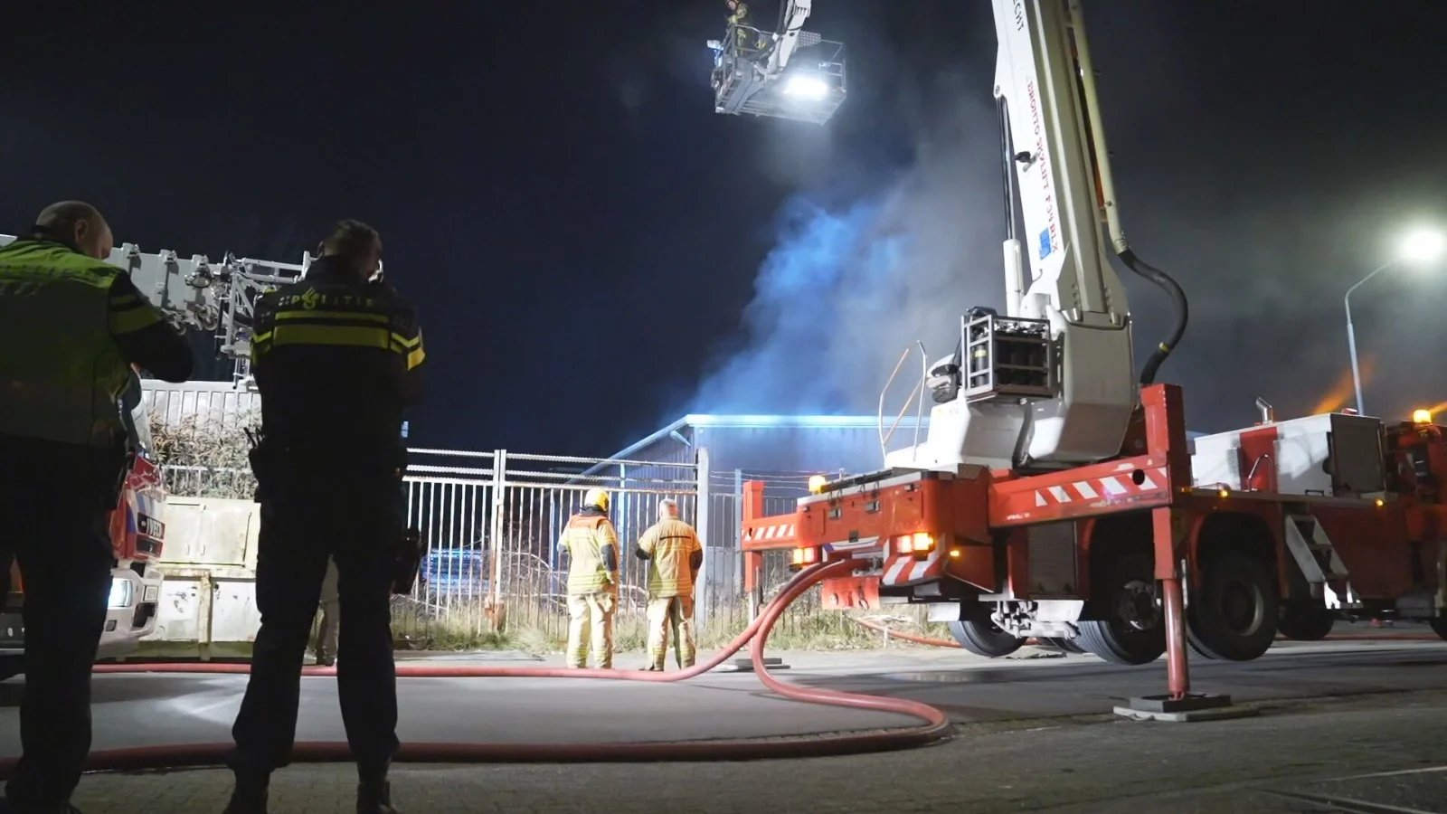 Kostbare oldtimers beschadigd bij brand in Dordtse loods