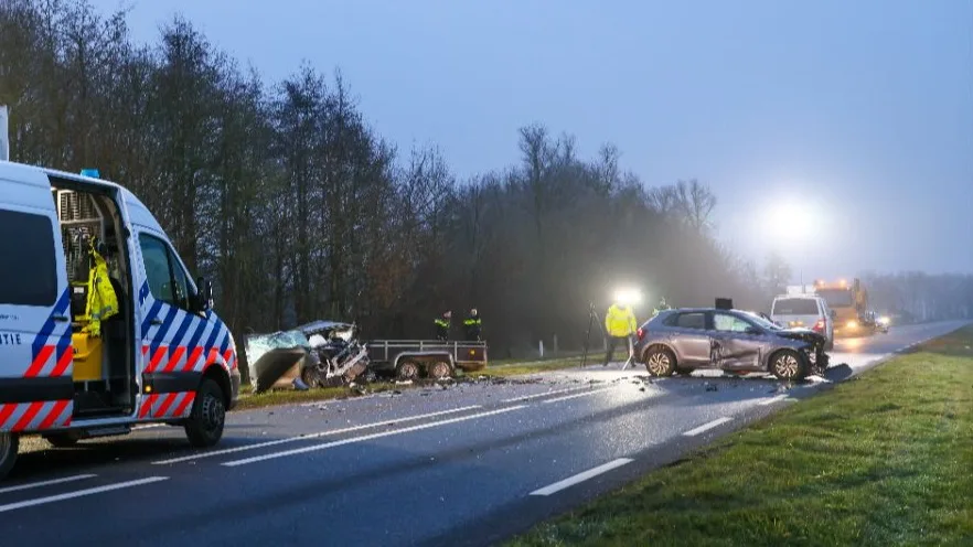 29-jarige man overleden bij botsing tussen twee auto's in Haaksbergen