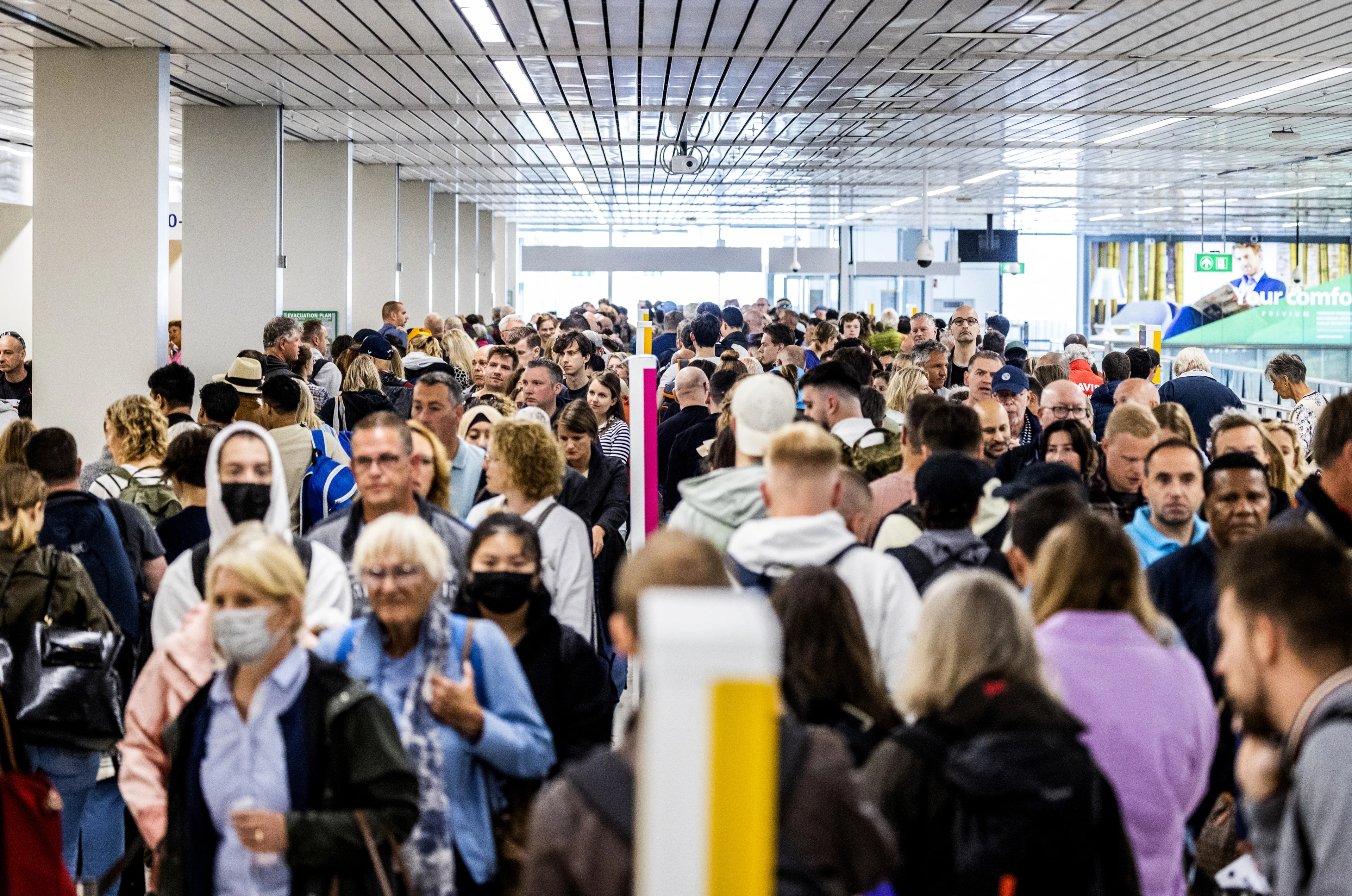 ANVR sleept Schiphol voor de rechter vanwege chaos in de zomer