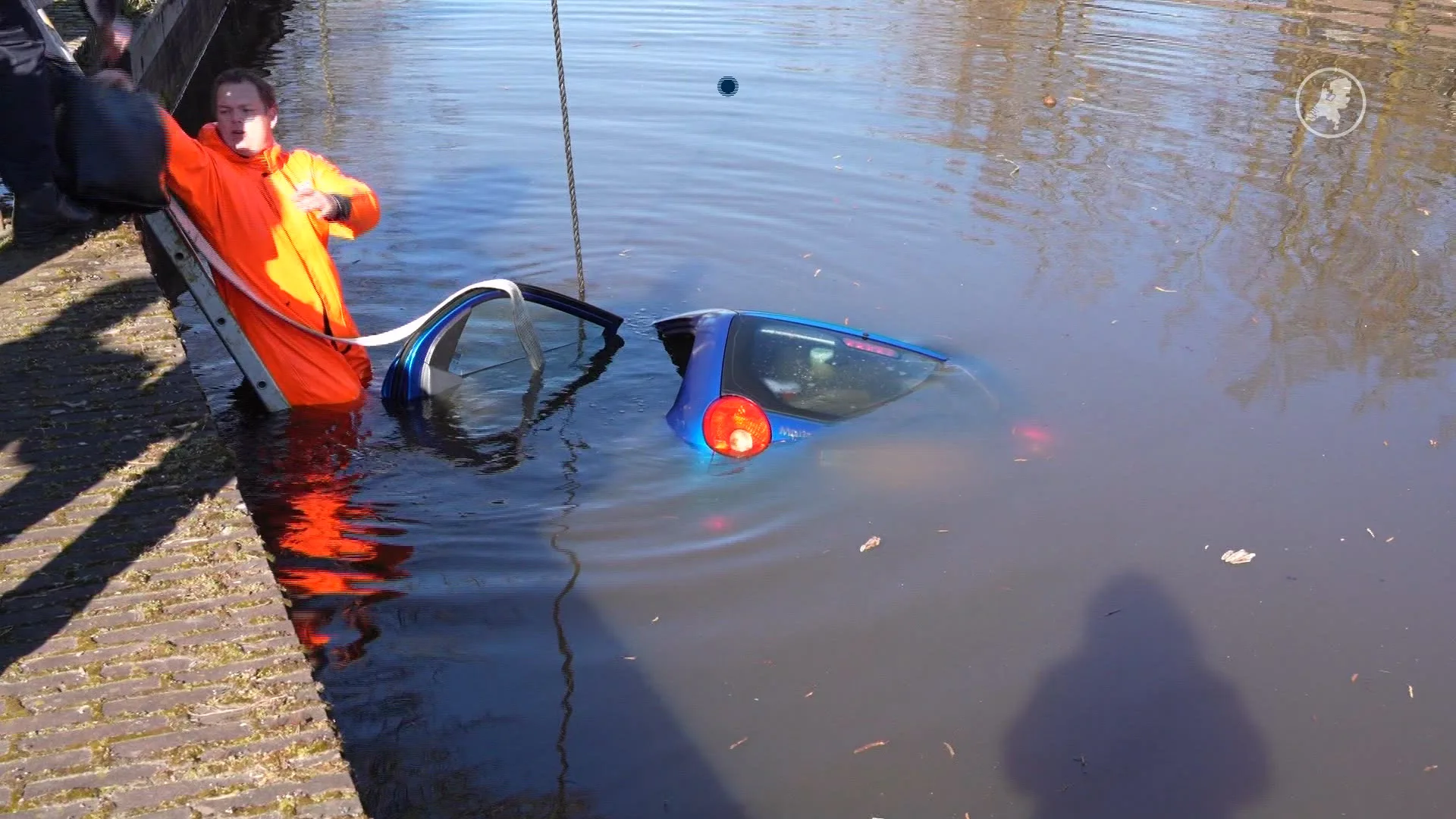 Zwangere vrouw (25) uit Nijeveen te water na mislukte sleepactie Meppel