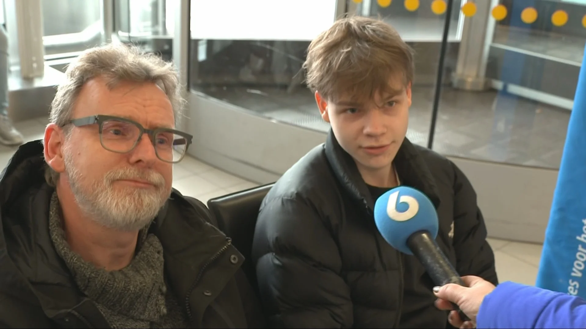 Honderden annuleringen op Schiphol door winterweer: 'Van 14 naar 60 uur reistijd'