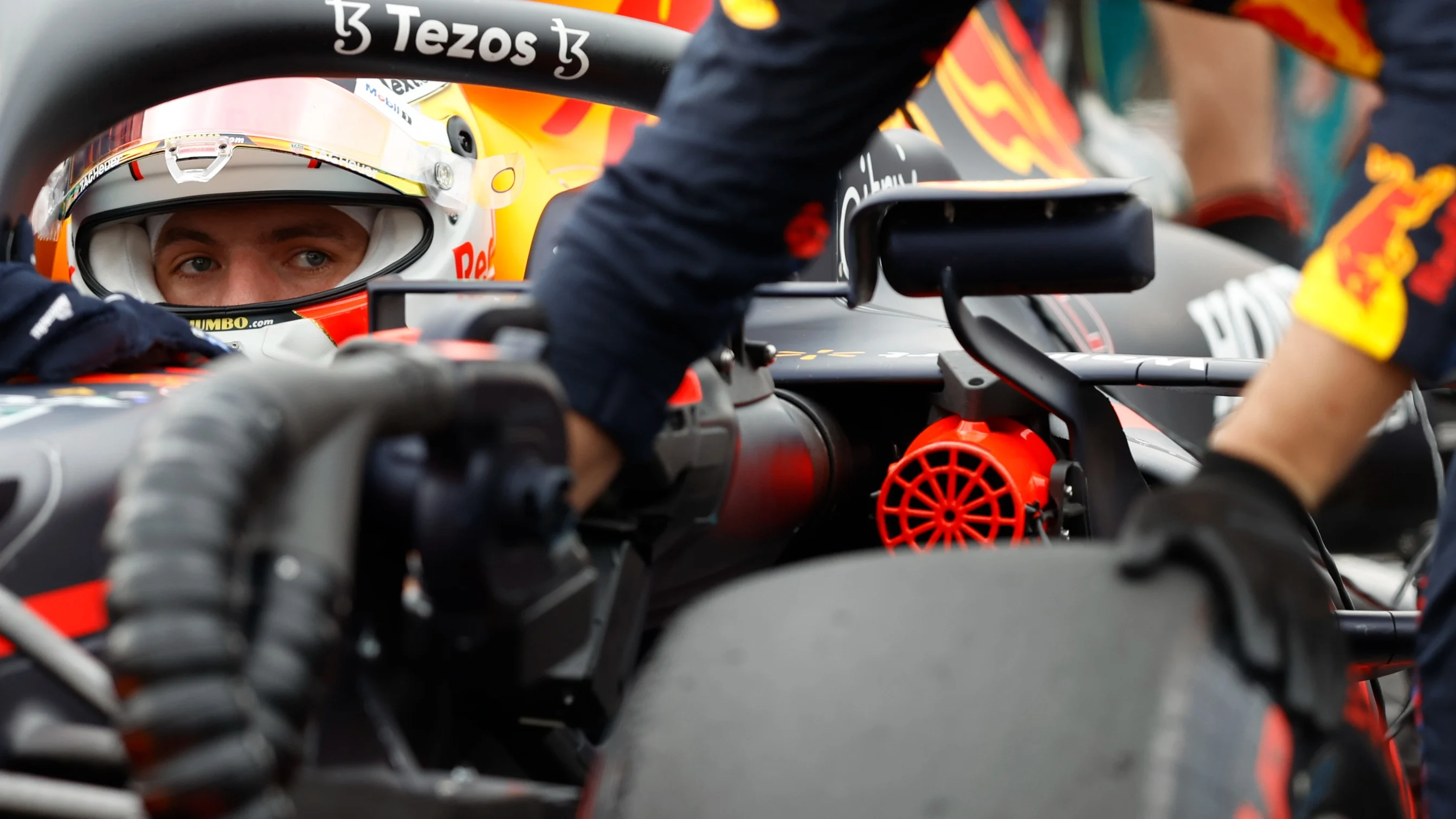 Verstappen leiding in WK kwijt aan Hamilton, Ocon wint knotsgekke race