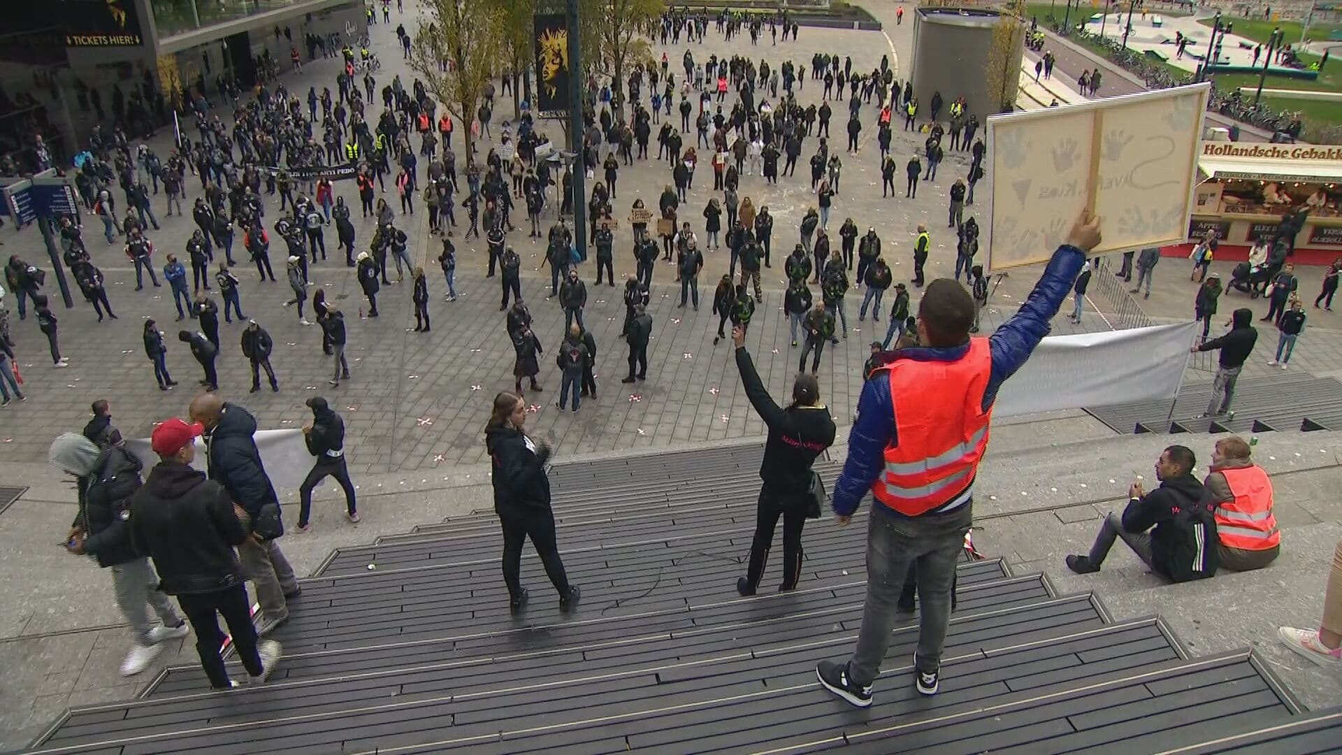 Honderden mensen aanwezig bij demonstratie tegen pedofilie in Utrecht