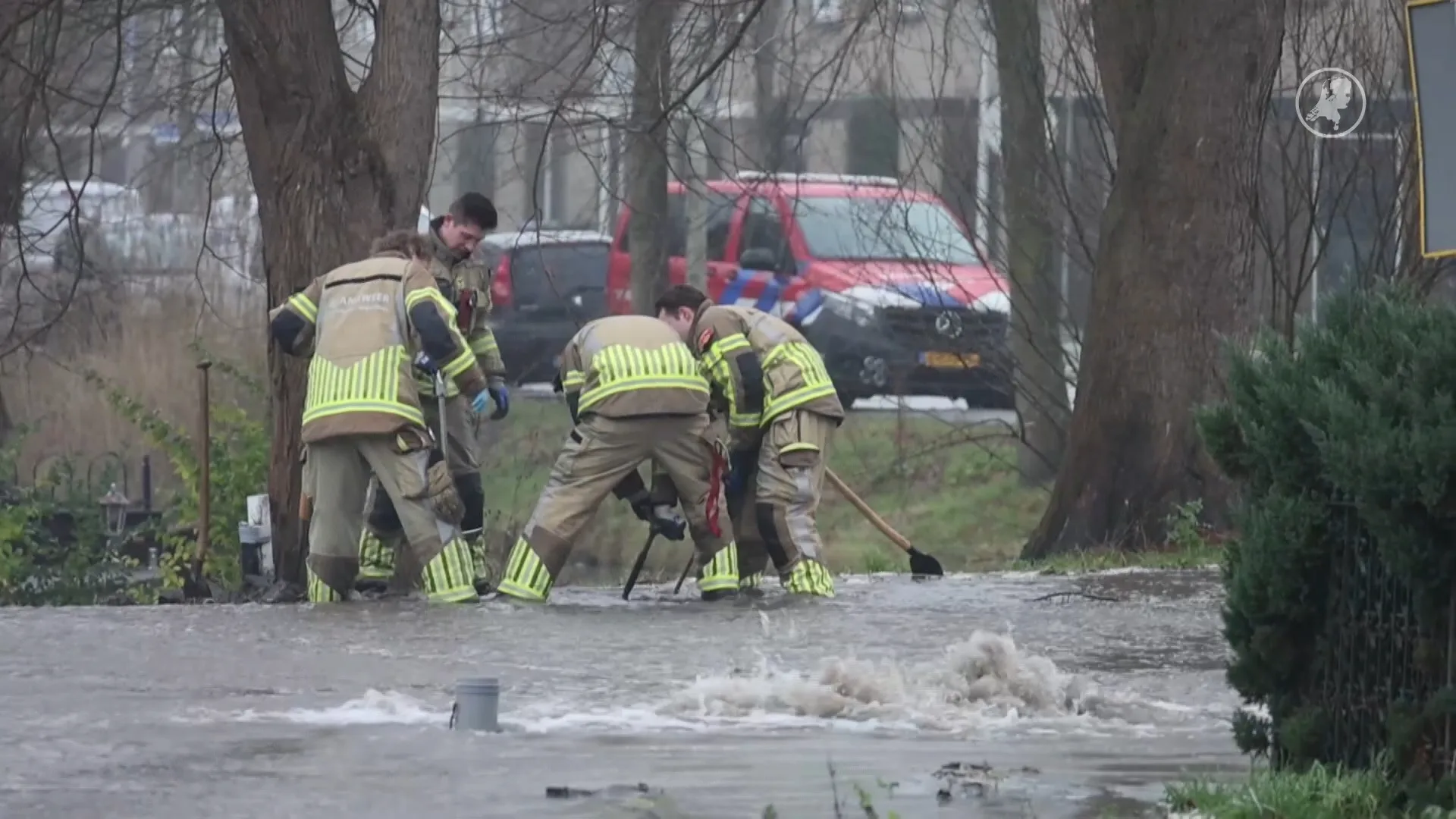 Waterballet in Zaandam, minstens negen woningen beschadigd