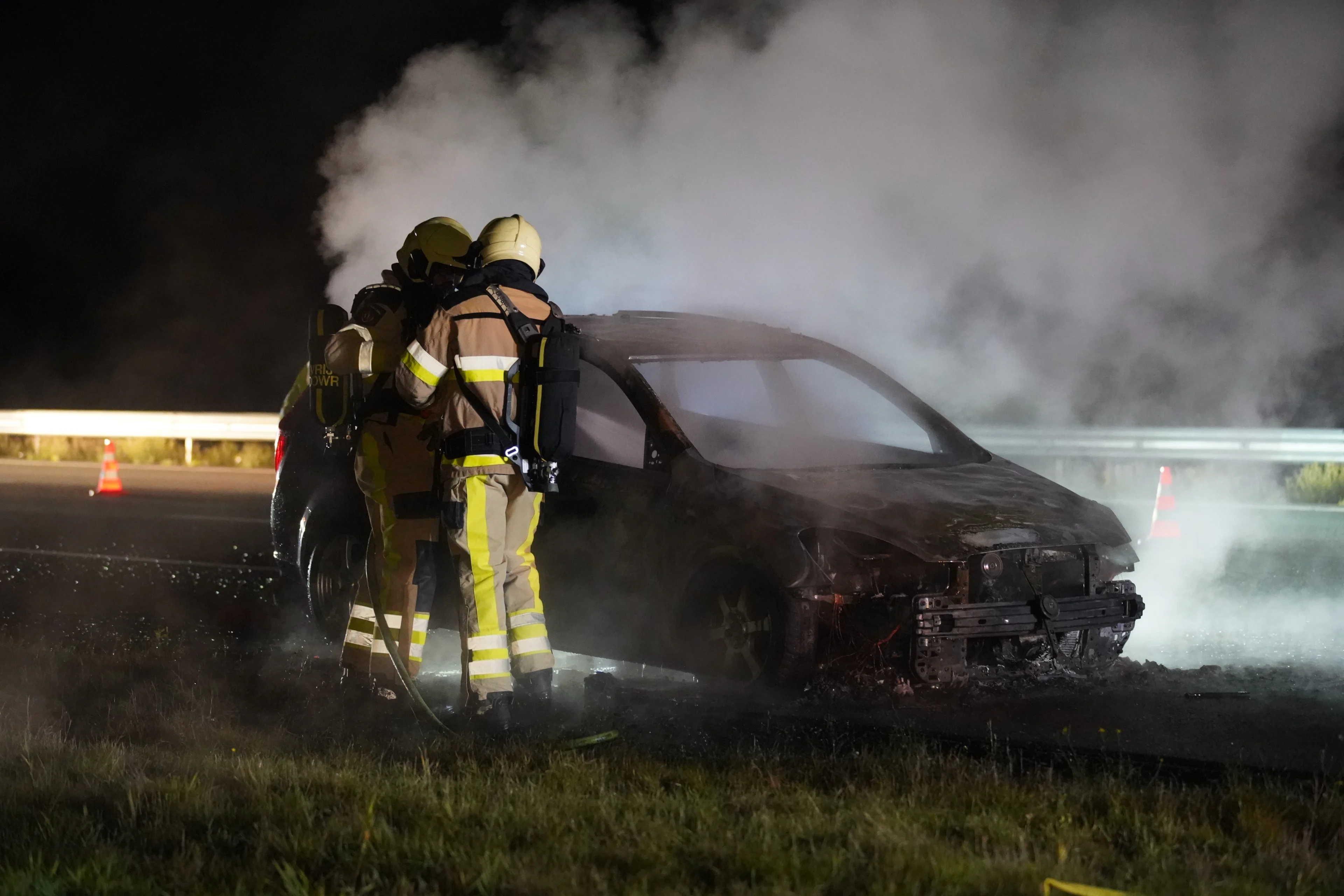 Auto brandt een uur na aankoop volledig uit op A1 bij Bathmen