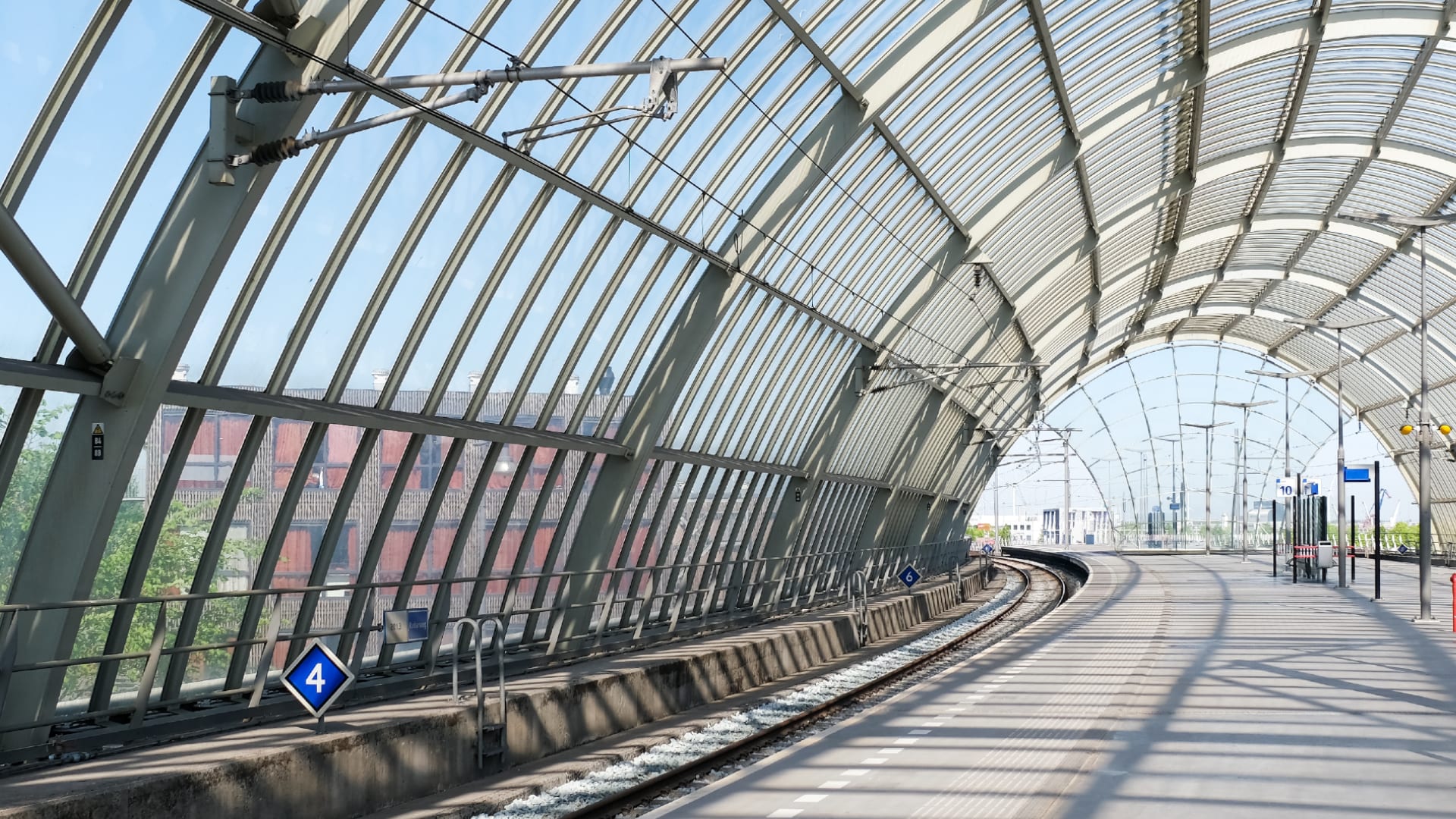 Morgen in het hele land geen treinen, behalve naar Schiphol