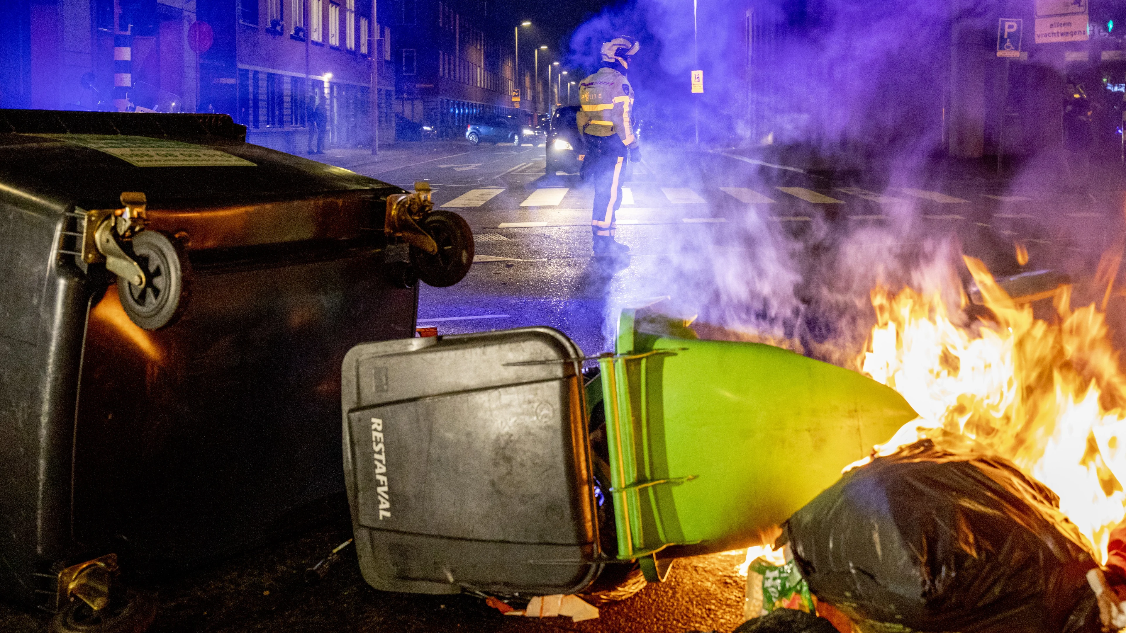Mars door Schilderswijk als vuist tegen relschoppers: 'Rellen een mes in de rug na jaren hard werken aan de wijk'