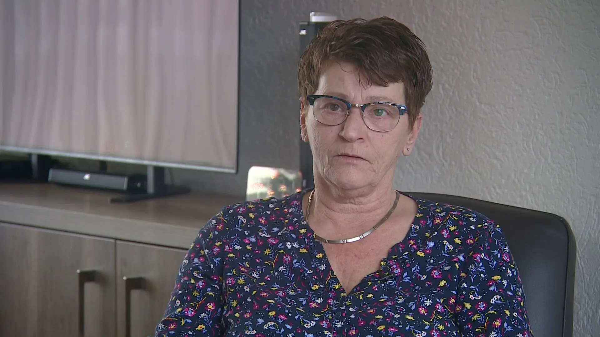 Anita ziet vrachtwagen vol een wegversperring inrijden: 'De wrakstukken vlogen rond mijn auto'