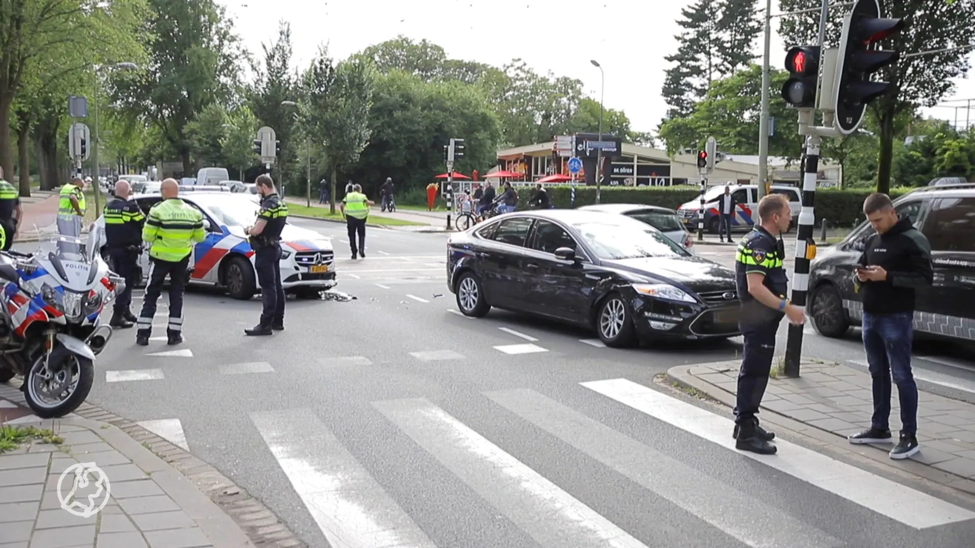 Politieachtervolging eindigt in dubbele crash in Den Haag