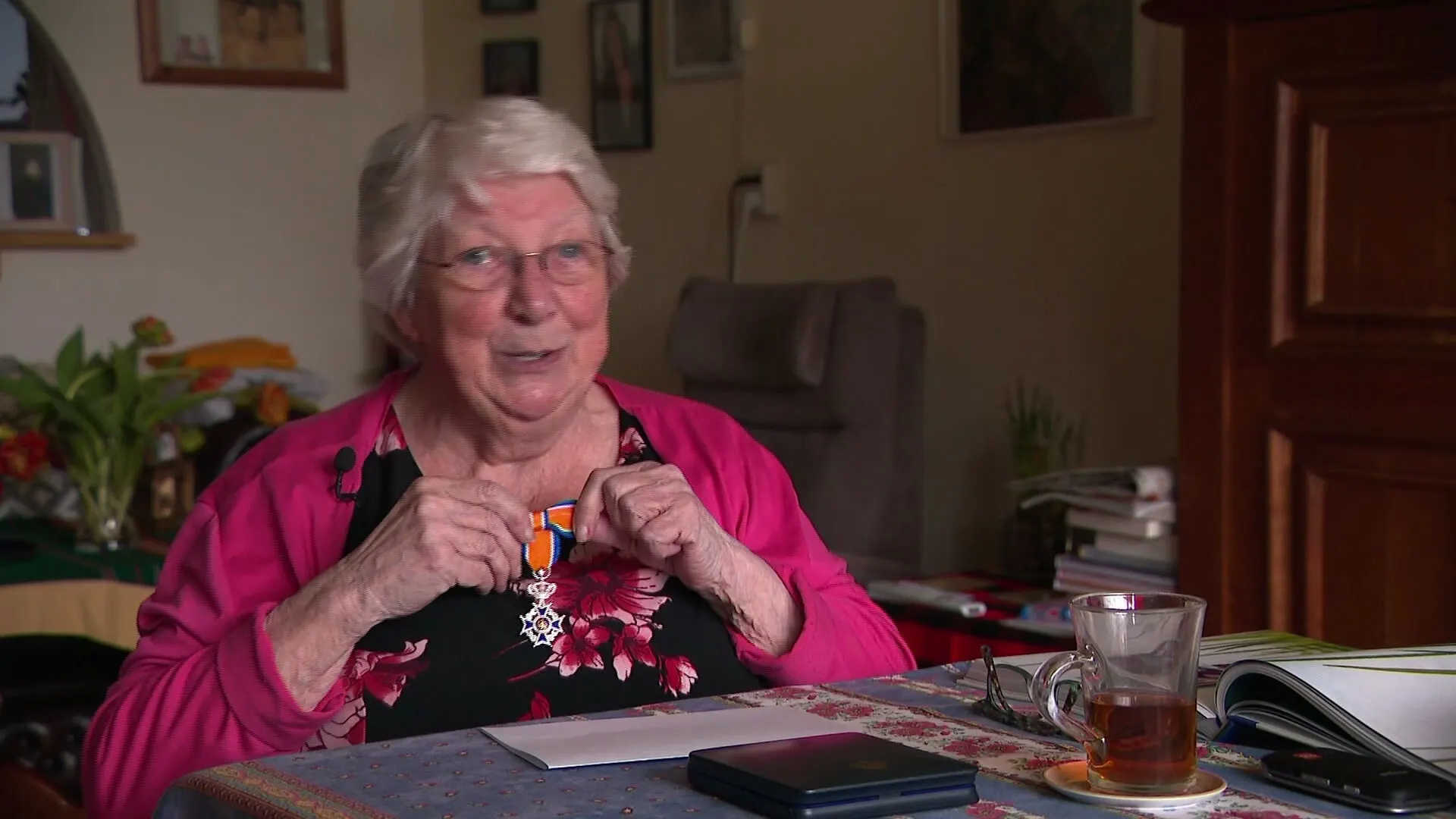 Honderden verjaardagsbrieven voor de Koning: 'Ouderen hebben het zwaar, maar er is óók humor'