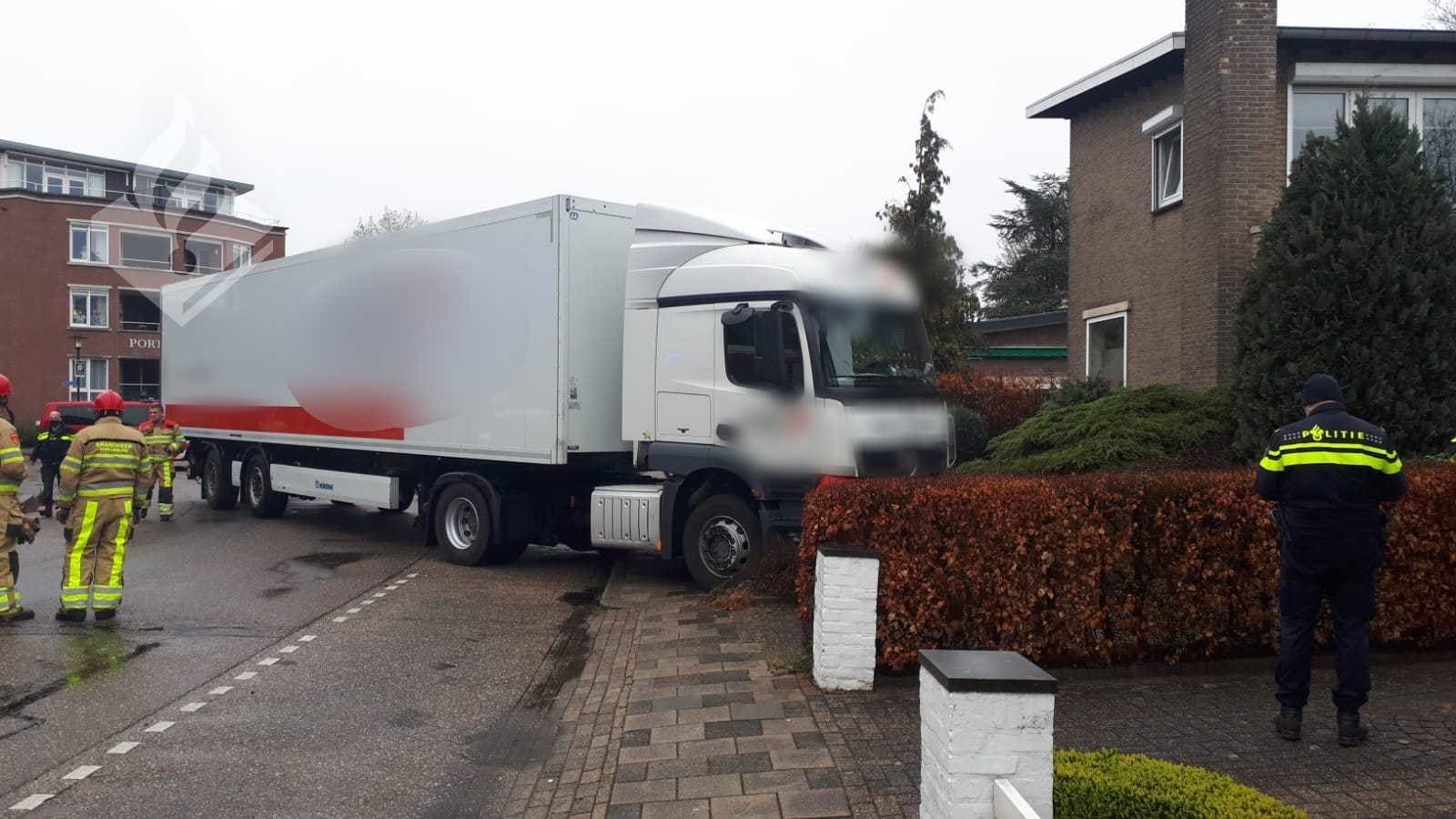 Heldhaftige man springt in rijdende vrachtwagen, voorkomt rampartij