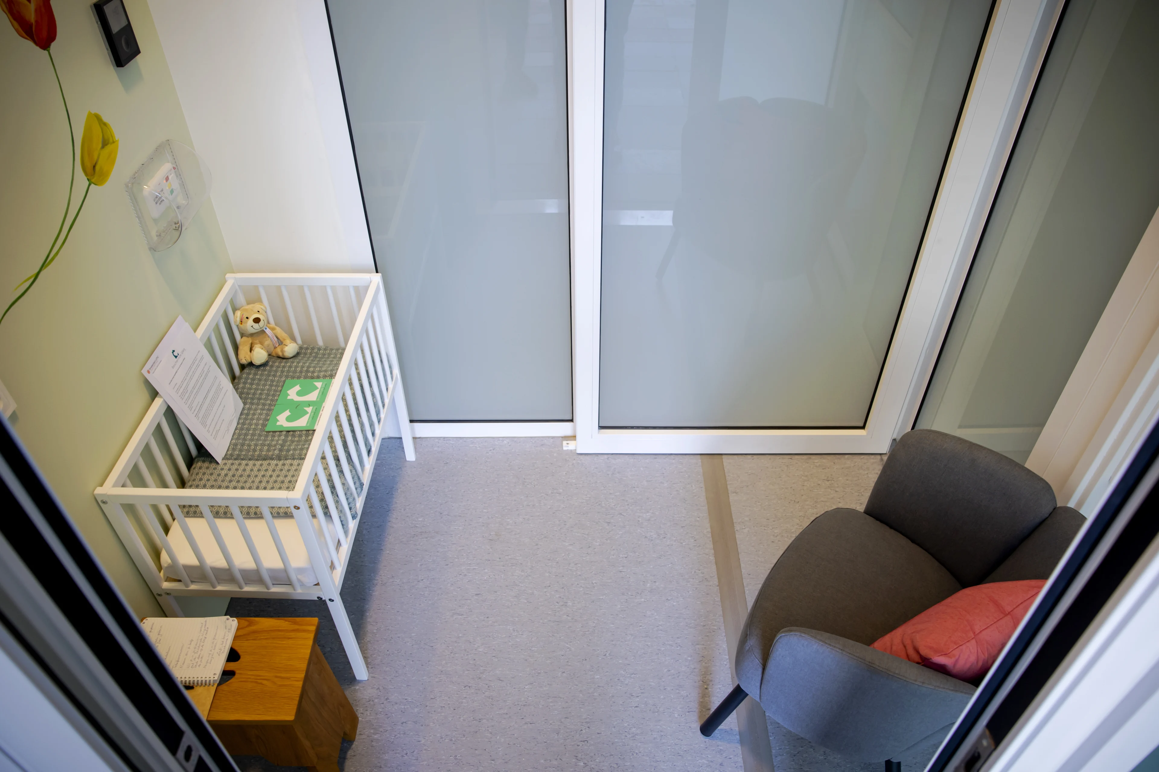 Roos raakte zwanger terwijl ze dakloos was: 'Ben Beschermde Wiegkamer eeuwig dankbaar'