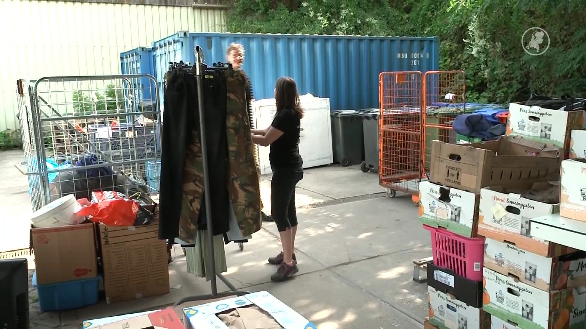 Niet 1 euro voor iets kleins, maar voor hele doos bij kringloopwinkel