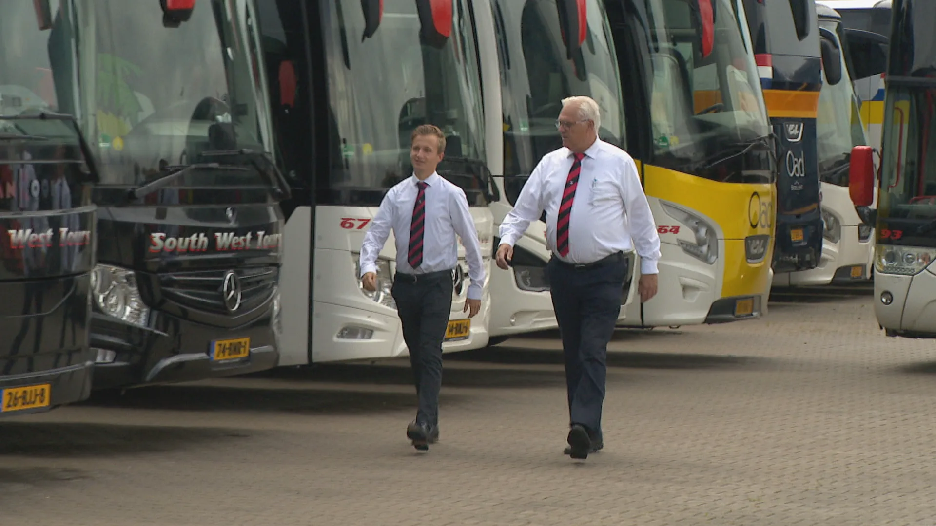 Touringcarbedrijven willen wel meer mensen in de bus, maar durven niet: 'Stel je voor dat mensen ziek worden'