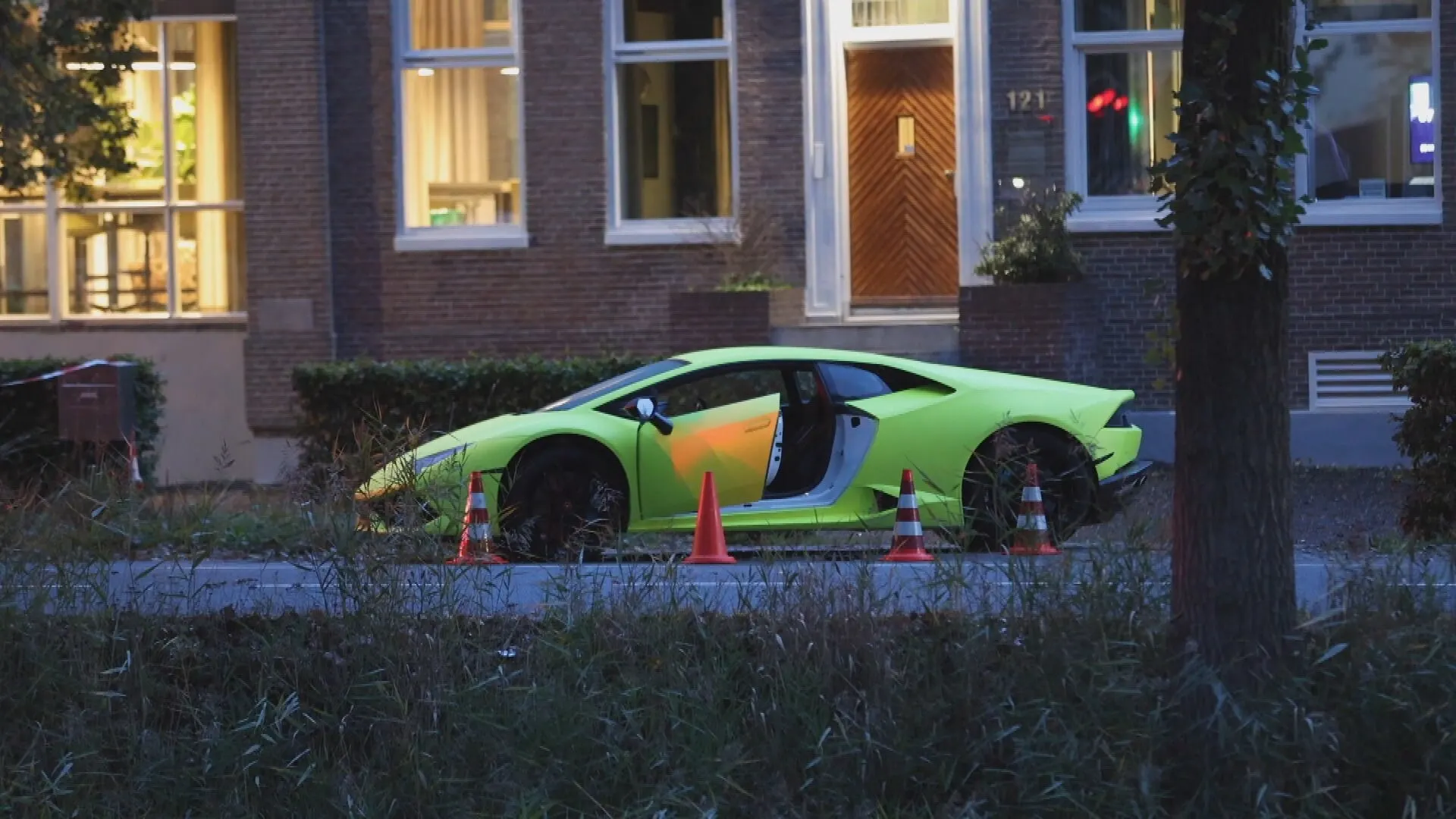 Neergeschoten man gevonden in gele Lamborghini in Lijnden