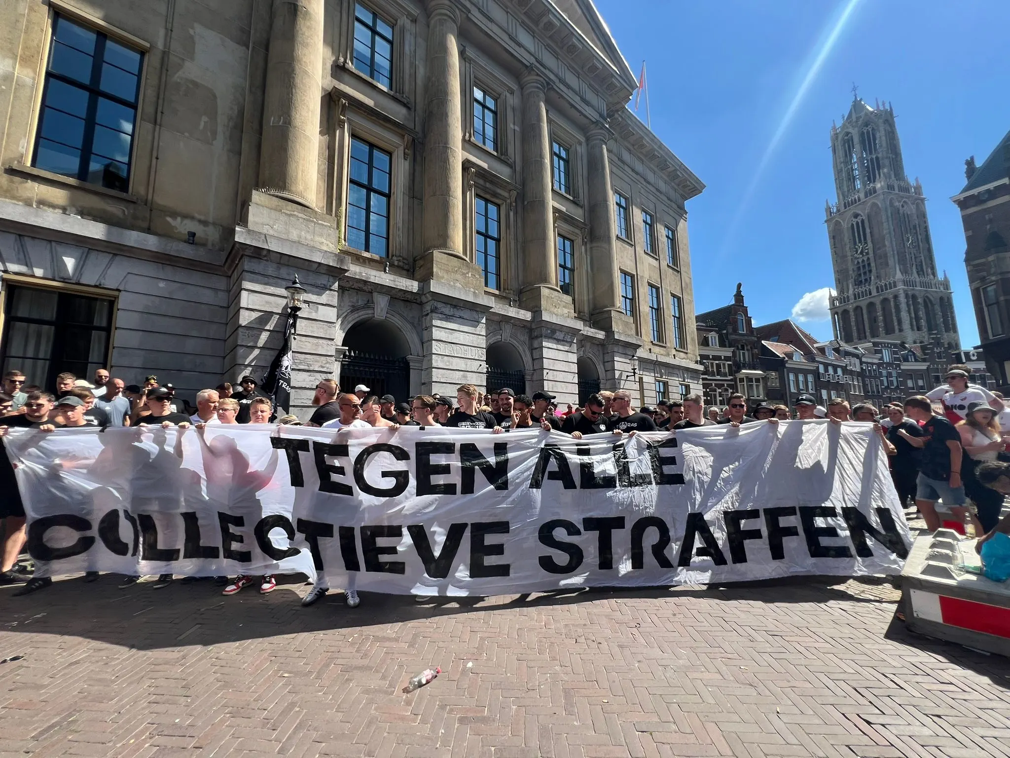 FC Utrecht-fans des duivels om collectieve straf: 'Straf daders, niet iedereen'