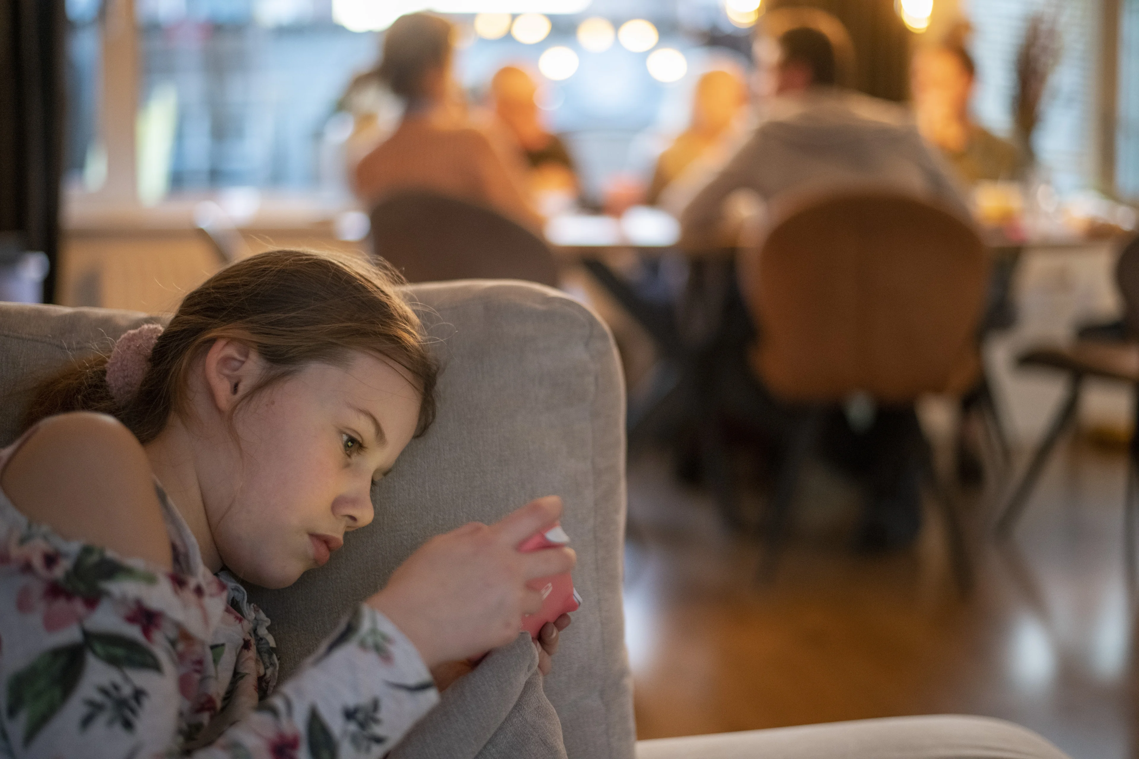 Constant staren naar scherm is funest: zo voorkom je oogschade bij je kind