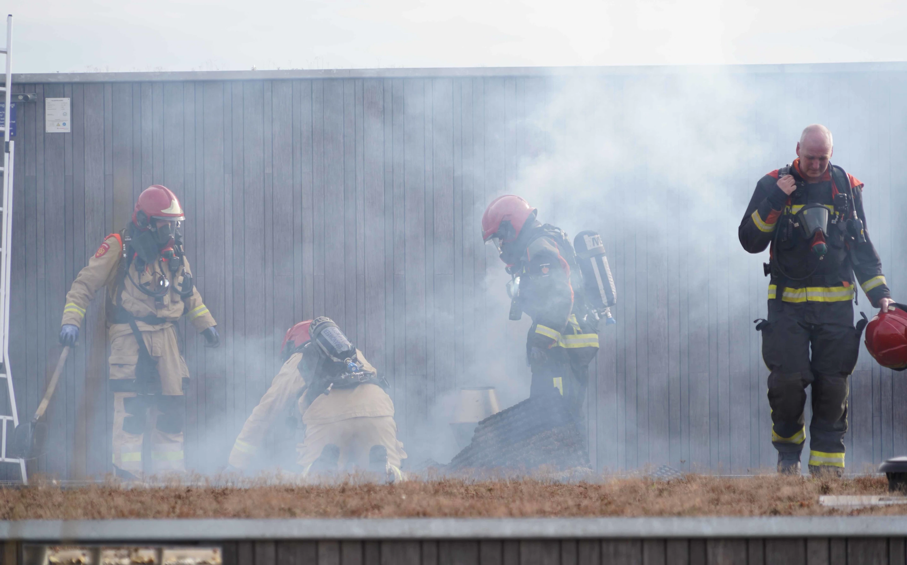 Brandweer rukt uit voor brand in crematorium Groningen