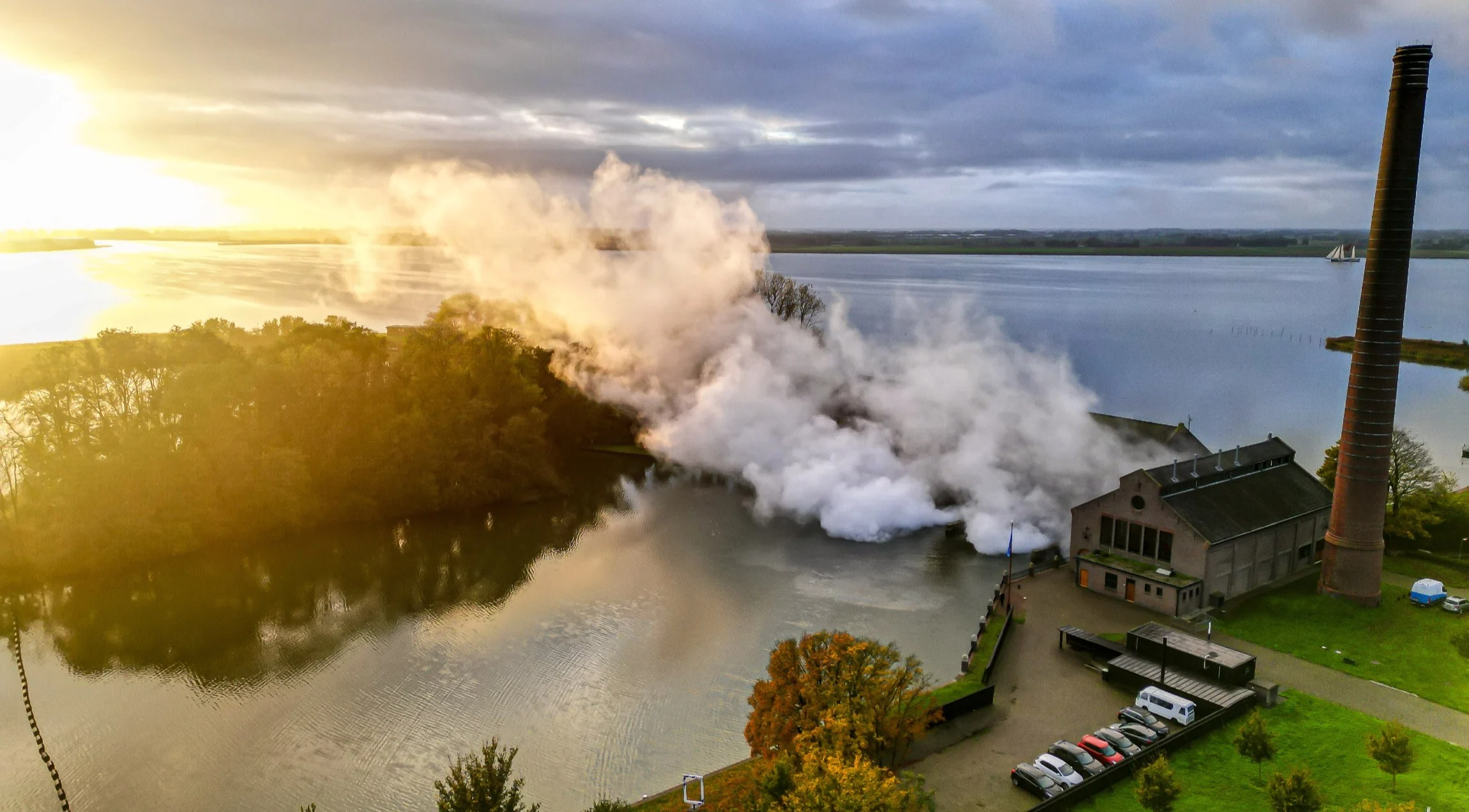 Woudagemaal Friesland blijft langer draaien om hoge waterstand
