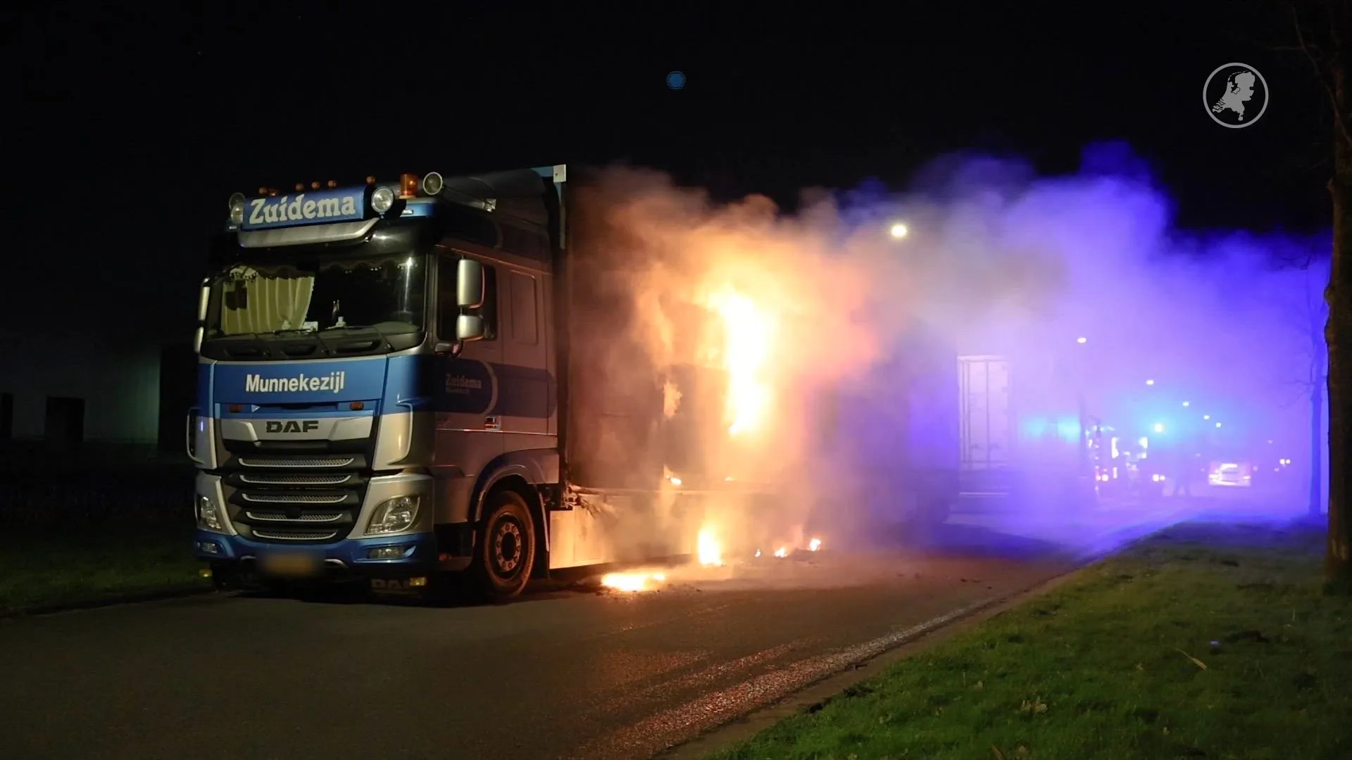 Vrachtwagenbrand Emmeloord houdt brandweer urenlang bezig